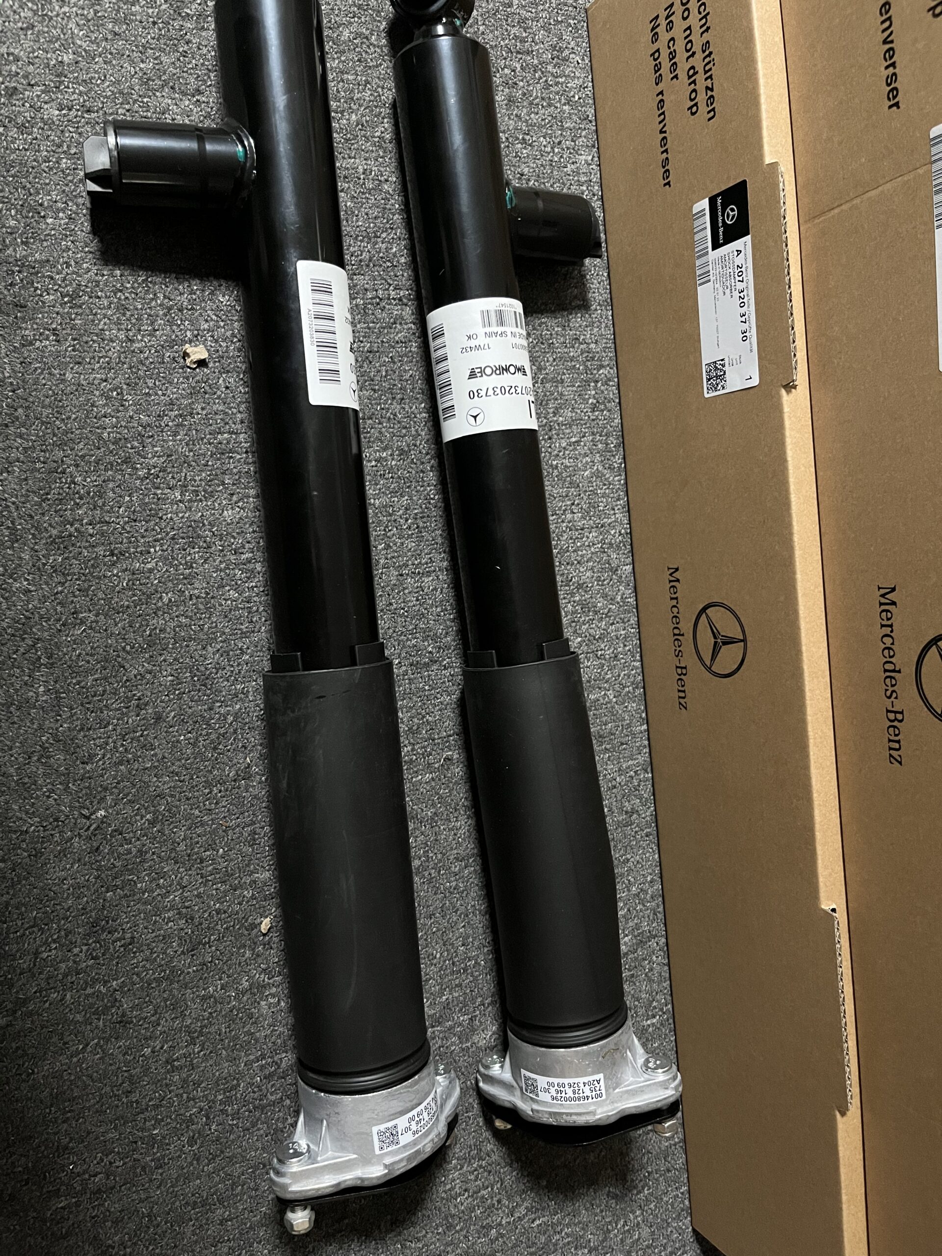 MERCEDES-BENZ W207 C207 Shock absorbers  2073203730 A2073203730 - 画像 (1)
