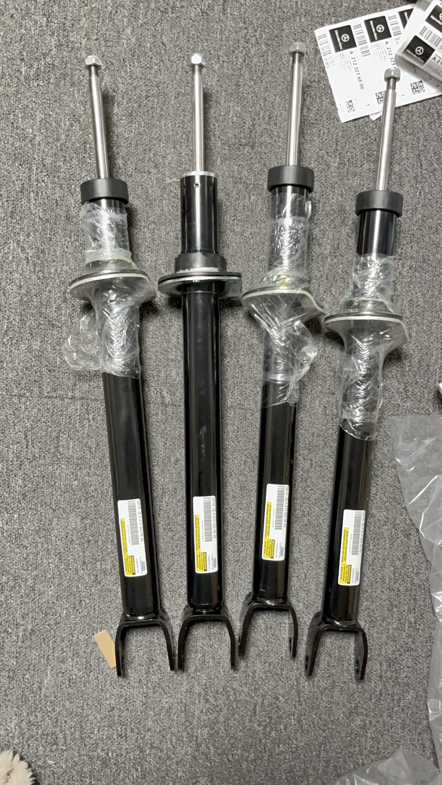 MERCEDES BENZ S213 W213 E-CLASS Shock Absorber Strut 2133203630 A2133203630 - 画像 (1)