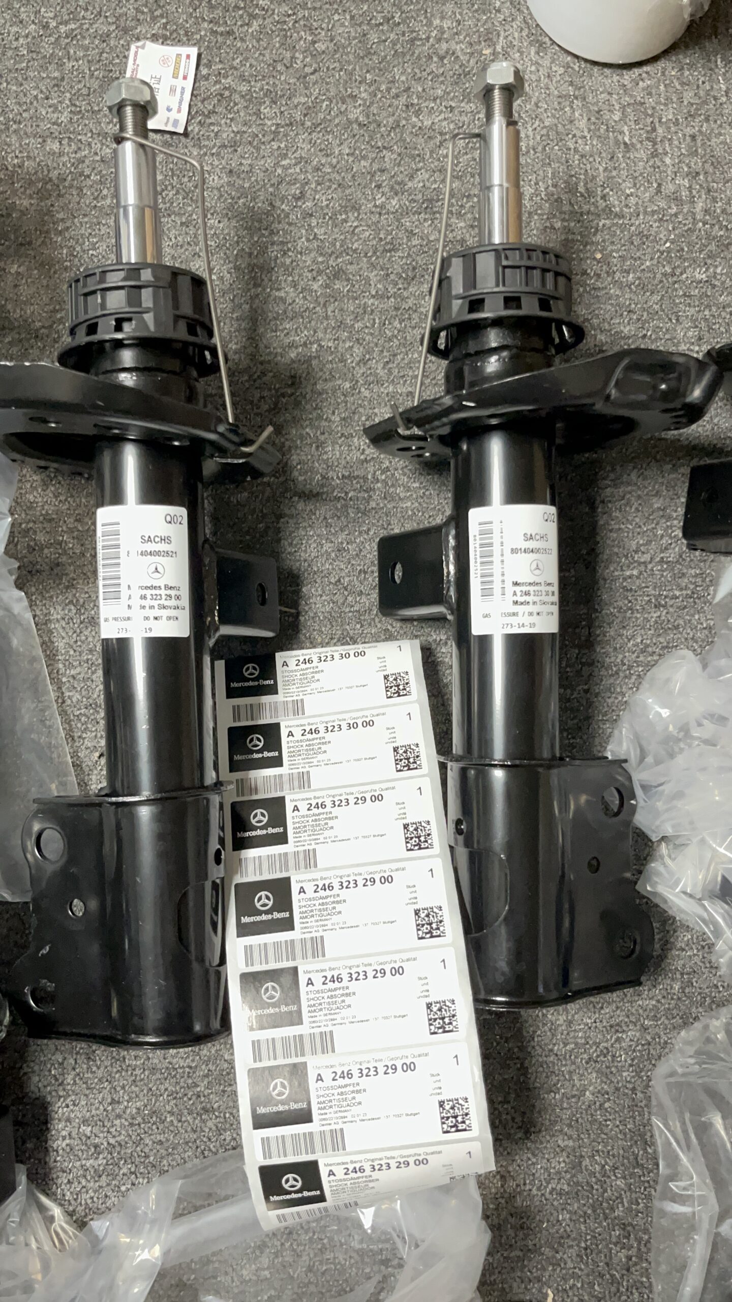 MERCEDES-BENZ W176 W242 W246  C117 Front Left&Front Right shock absorber A2463232900  A2463233000 - 图片 1
