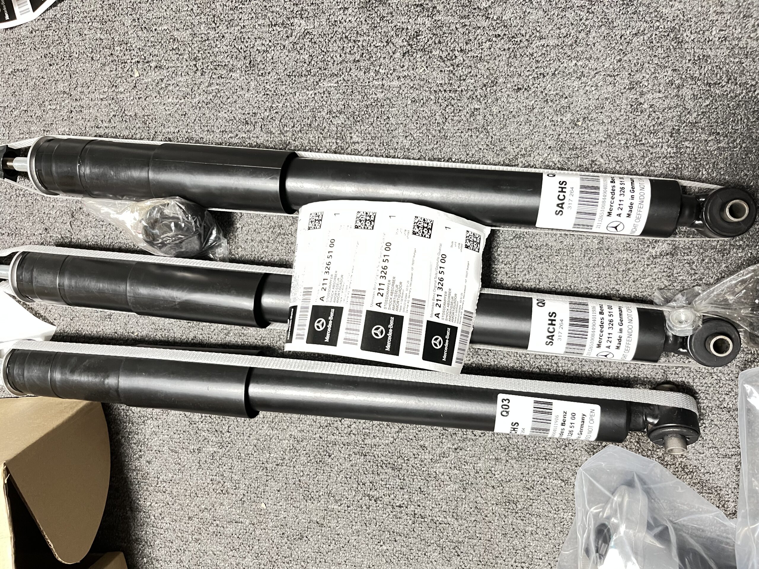 Mercedes-Benz W211 Rear Shock Absorber 2113265100 A2113265100 - 画像 (2)