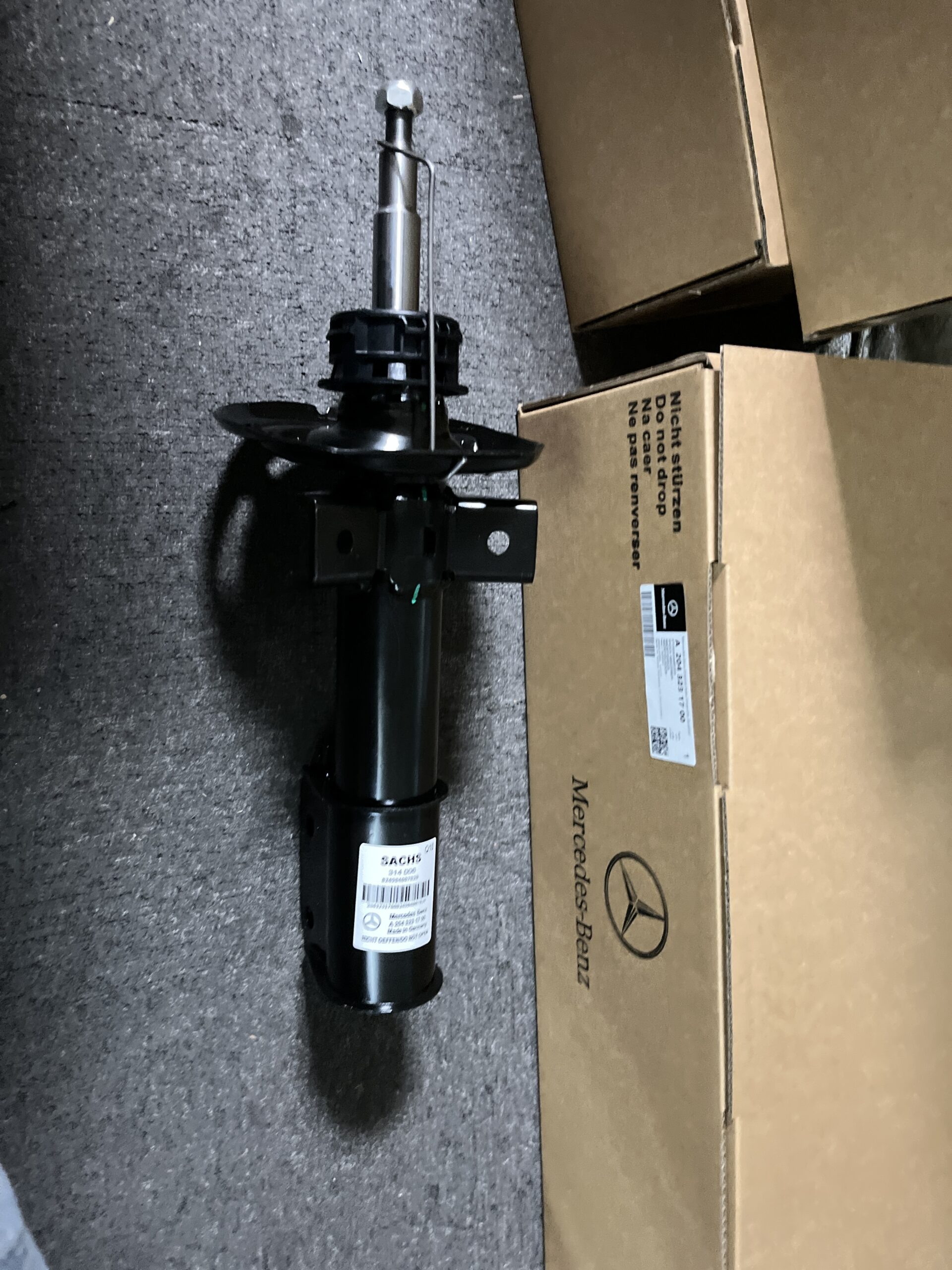 Mercedes Benz GLK350 GLK X204 Shock Absorber Strut 2043231700 2043230500  2043234200 2043232000 - 图片 1