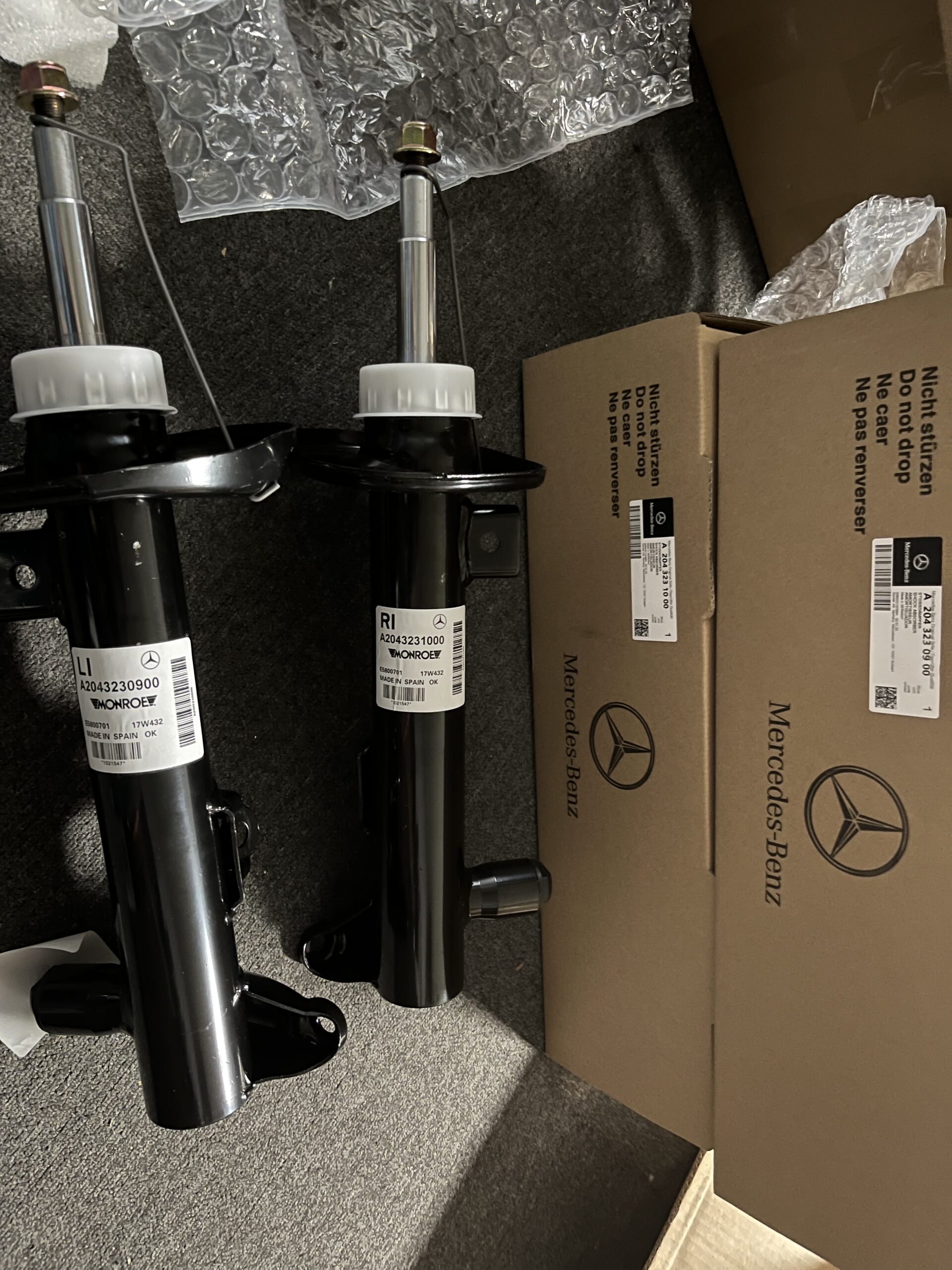 MERCEDES-BENZ W204 C204  C207 A207 S204 Front Right&Front Left Shock Absorbers with ADS  2043230900  2043231000 2073231300 2073231400 2073231200  2073231300 - 图片 5