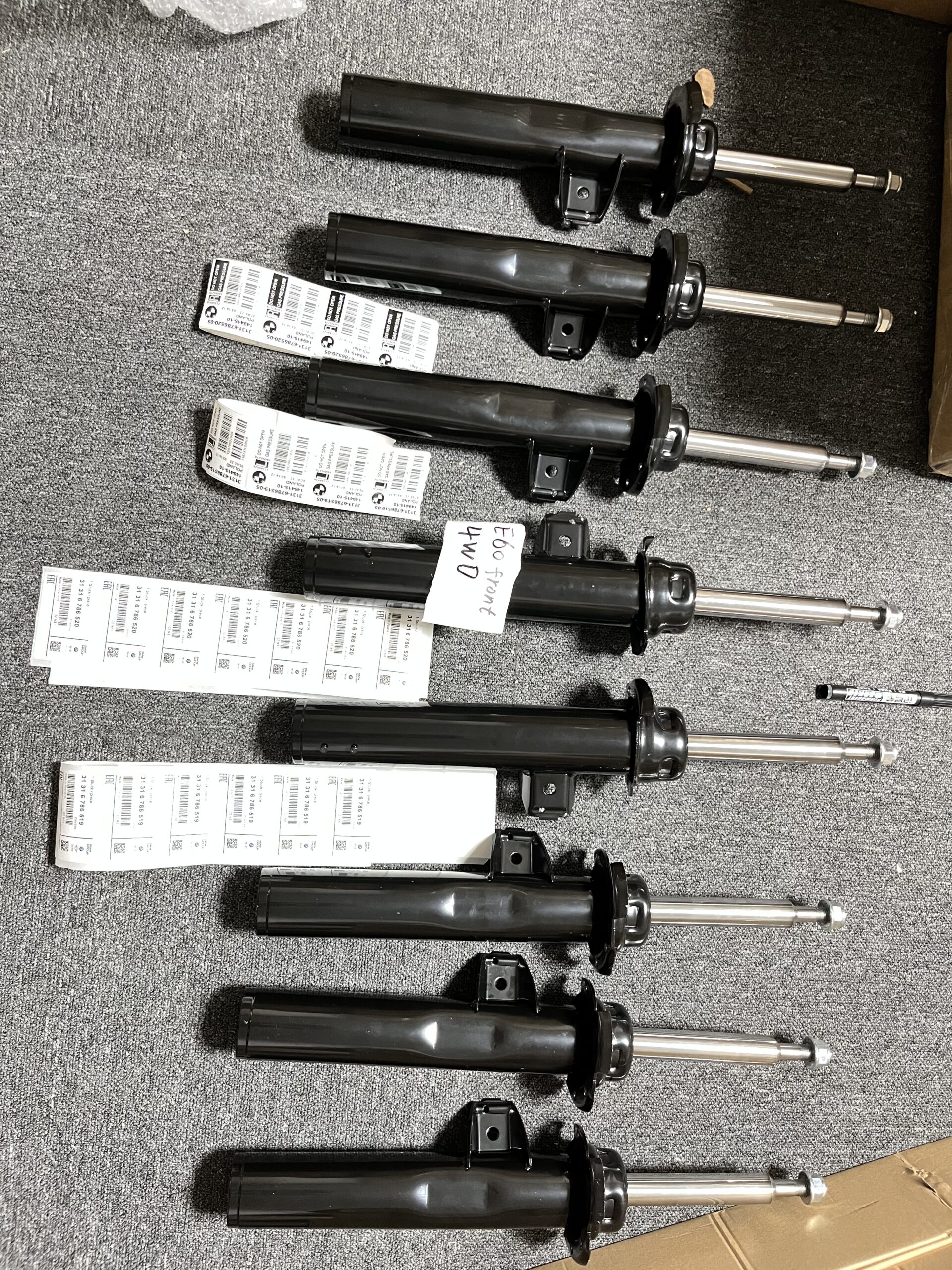 BMW E60 E61 Strut Assembly  Front Left Right Shock Absorbers 31316786519 31316786520 31316768097  31316768098 31316772219 31316772220  31316772221 31316772222  31316769941  31316769942 3131678651731 3131678651732 31316769937 31316769938 - 图片 1