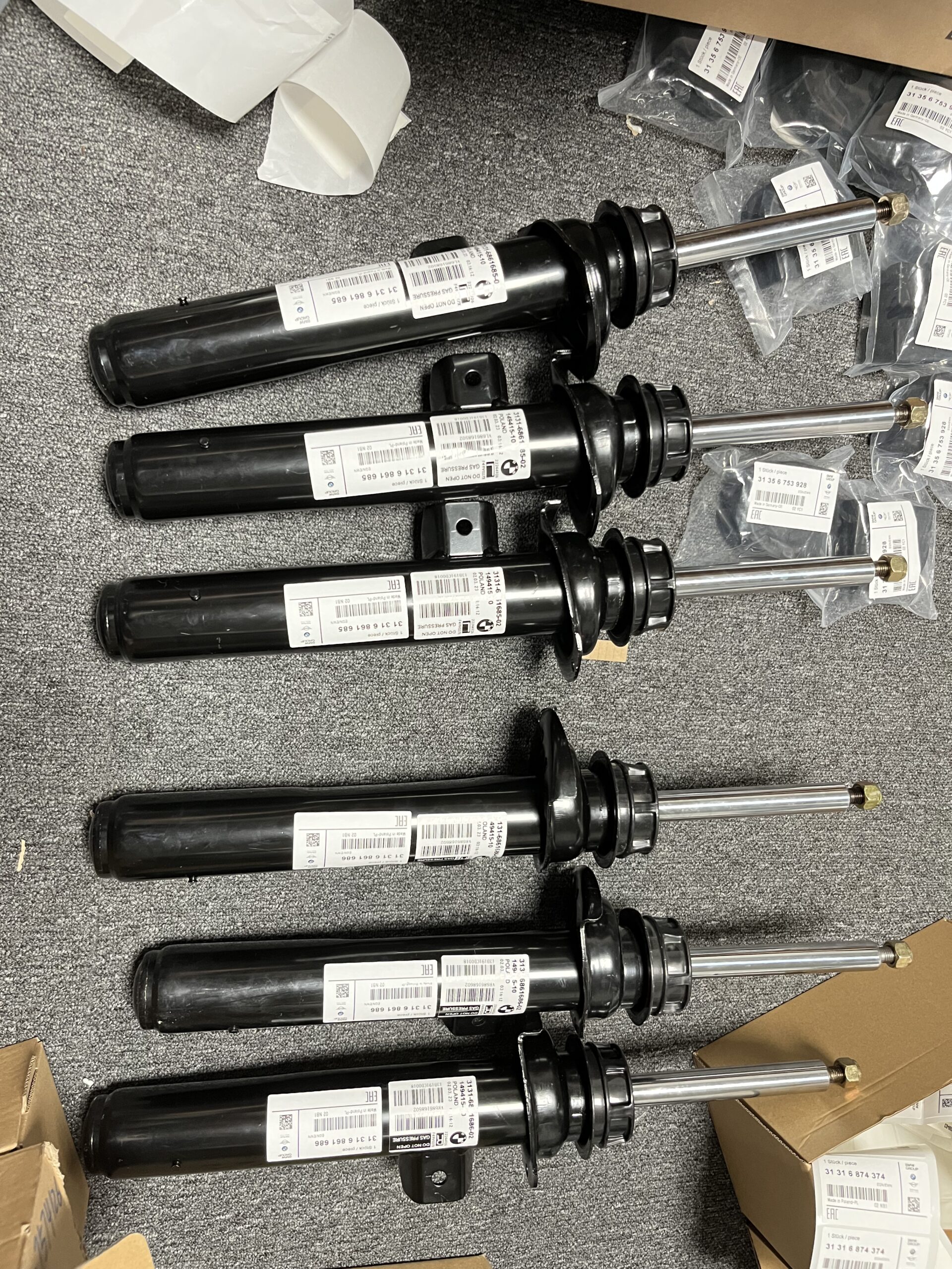 BMW X1 F49 Shock Absorber Strut 31316861685 31316861686 - 图片 1