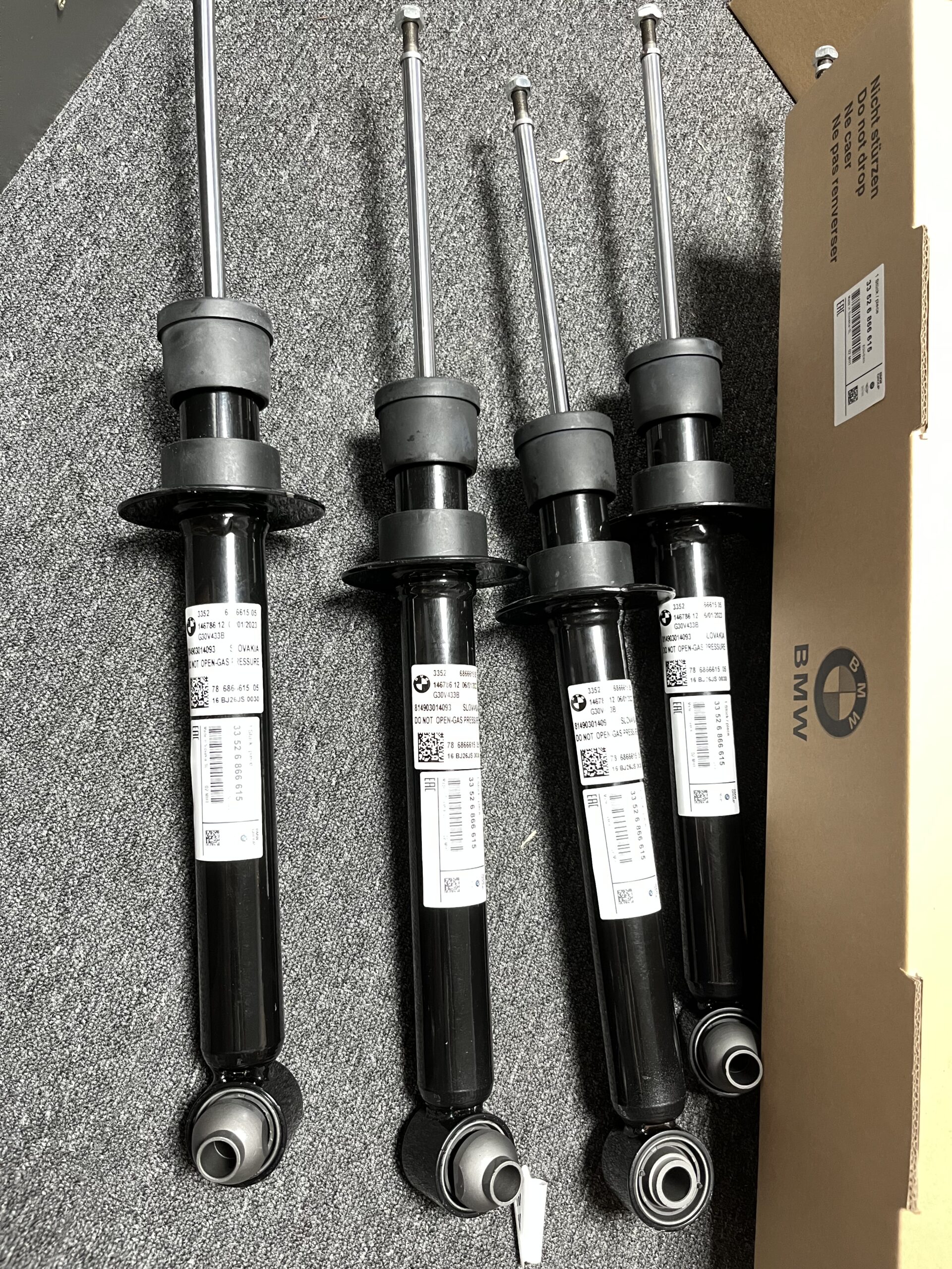 BMW  G30 F90  Rear Font Shock Absorber Strut   33526875620 33526866615  33526866617 - 图片 2