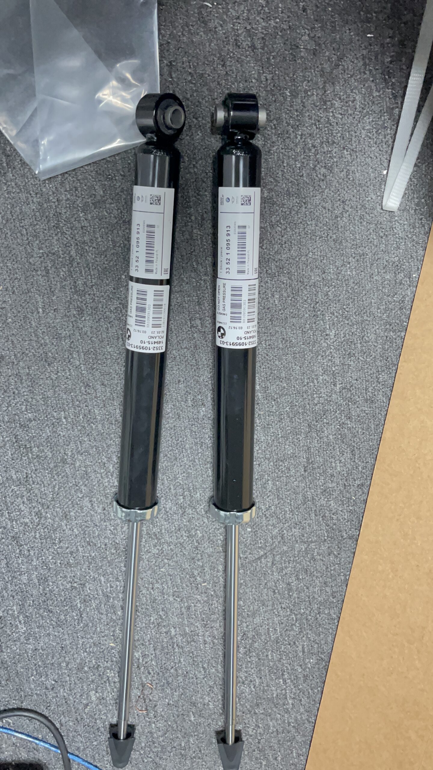 BMW E36 E46  Rear Suspension Shock Absorber  33521095913 - 画像 (1)