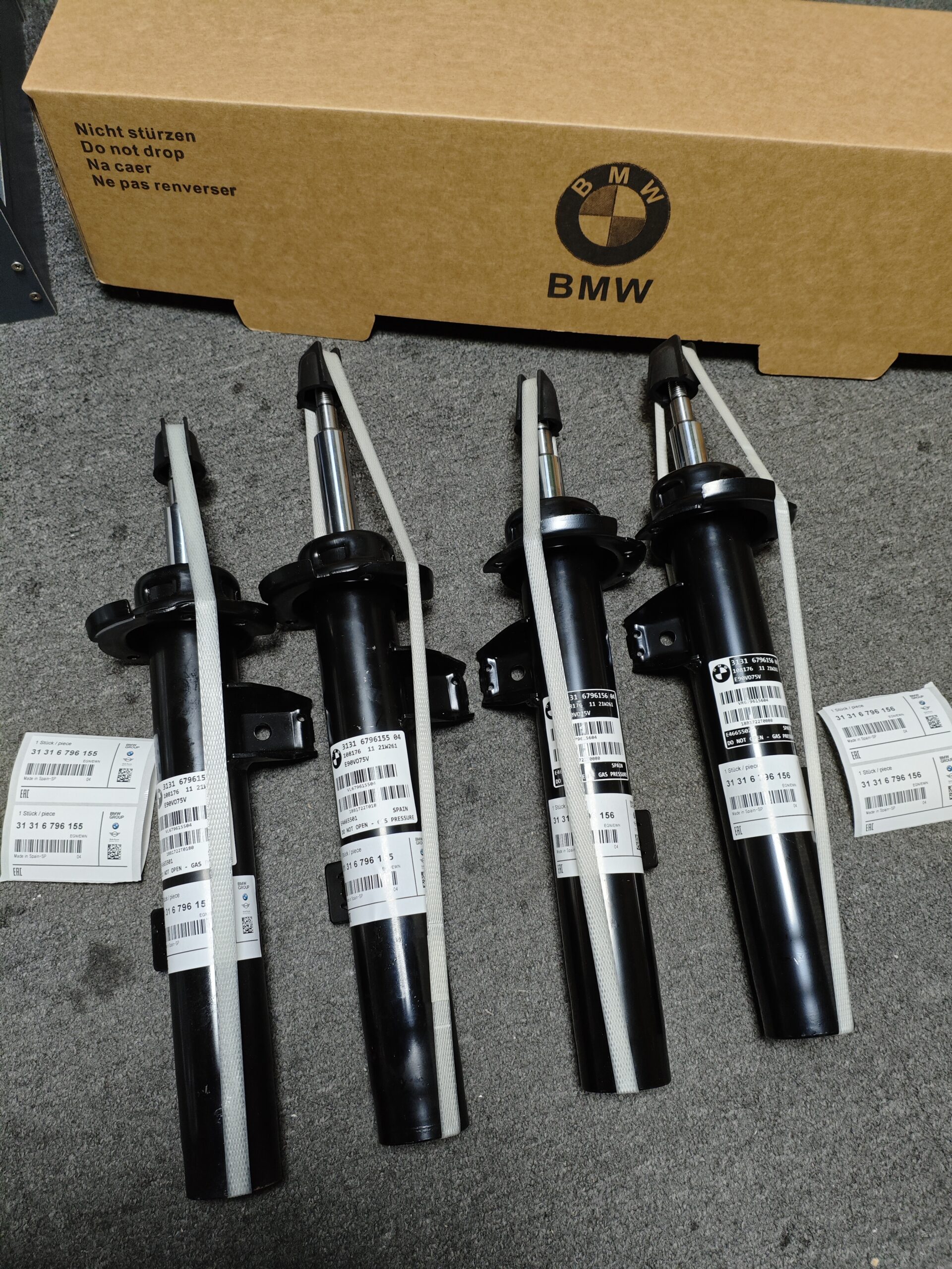 BMW  E90 E93 E91 E92 Front Left&Front Right Suspension Strut 31316796155 31316796156 31306771177 313067711778  31316768211 31316768212 31316771723 31316771724 31316785589 31316785590  31316786005 31316786006 - 图片 1