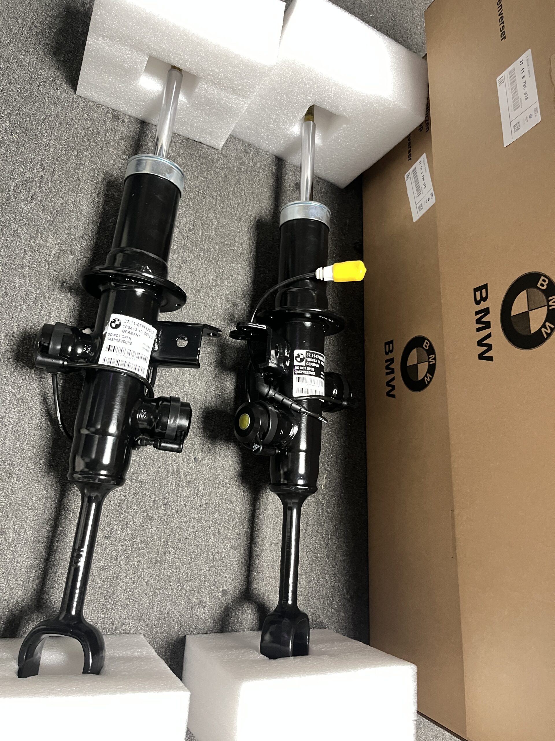 BMW F07  Front Left &Front Right Suspension Strut 37116796925   37116796926 37114064271 37114064272 - 图片 1
