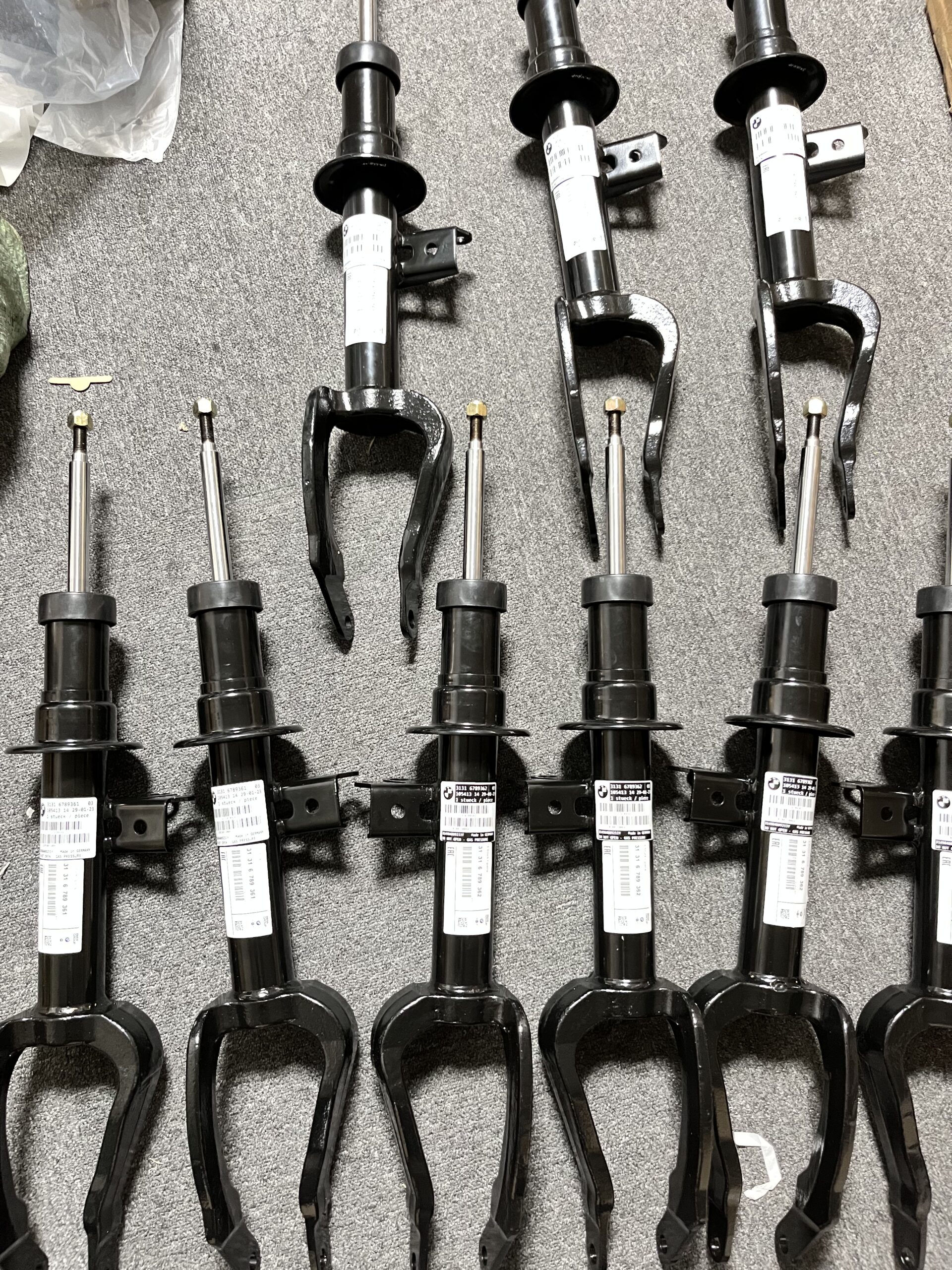 BMW F10 F18 F06 Front Left&Front Right  Shock Absorber  31316852873  31316852874 31316784013  31316784014 31316789609 31316789610 31316789361 31316789362 31316798779 31316798780 31316854957  31316854958 31316789603 31316789604 31316798781  31316798782  31316856443  31316856444 - 图片 5