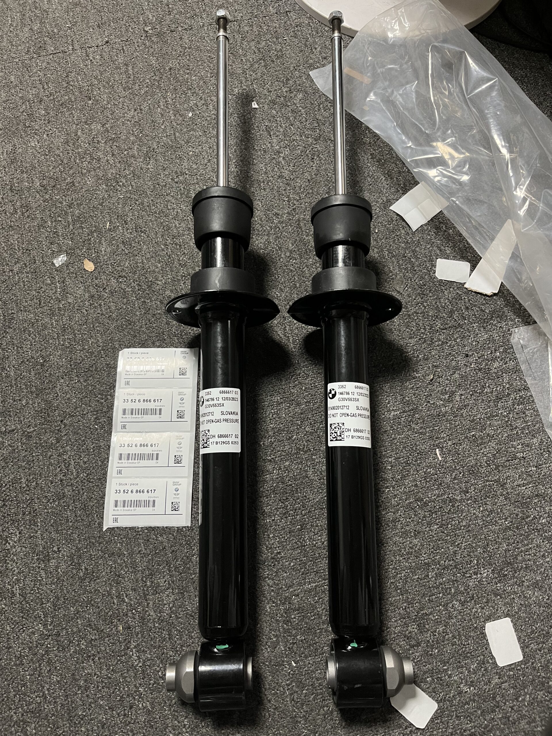 BMW  G30 F90  Rear Font Shock Absorber Strut   33526875620 33526866615  33526866617 - 图片 3