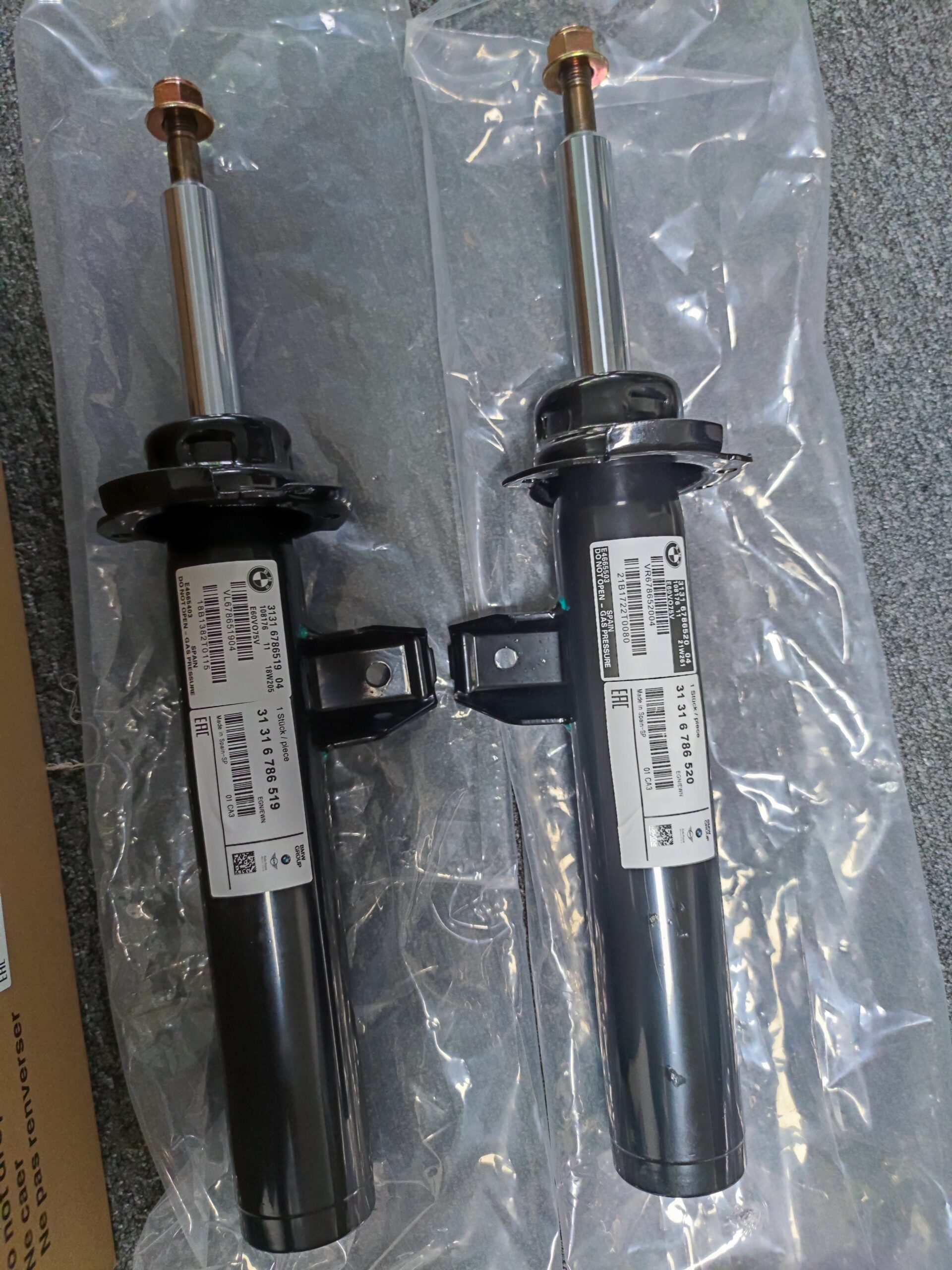 BMW E60 E61 Strut Assembly  Front Left Right Shock Absorbers 31316786519 31316786520 31316768097  31316768098 31316772219 31316772220  31316772221 31316772222  31316769941  31316769942 3131678651731 3131678651732 31316769937 31316769938 - 图片 2