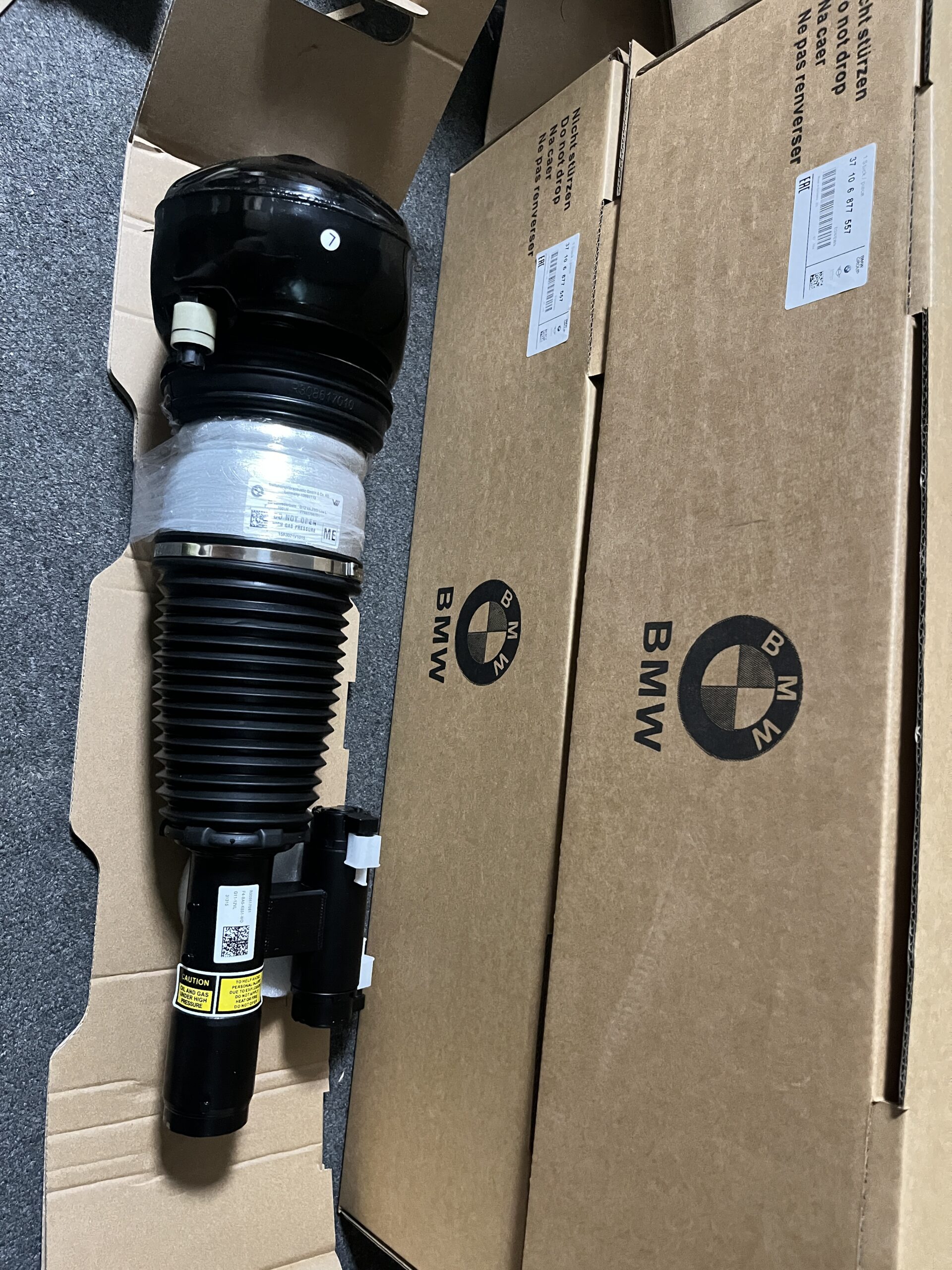 BMW G11 G12 Front Left& Front Right Air Suspension With EDC  G11 G12  37106877557 37106877558 - Image 4