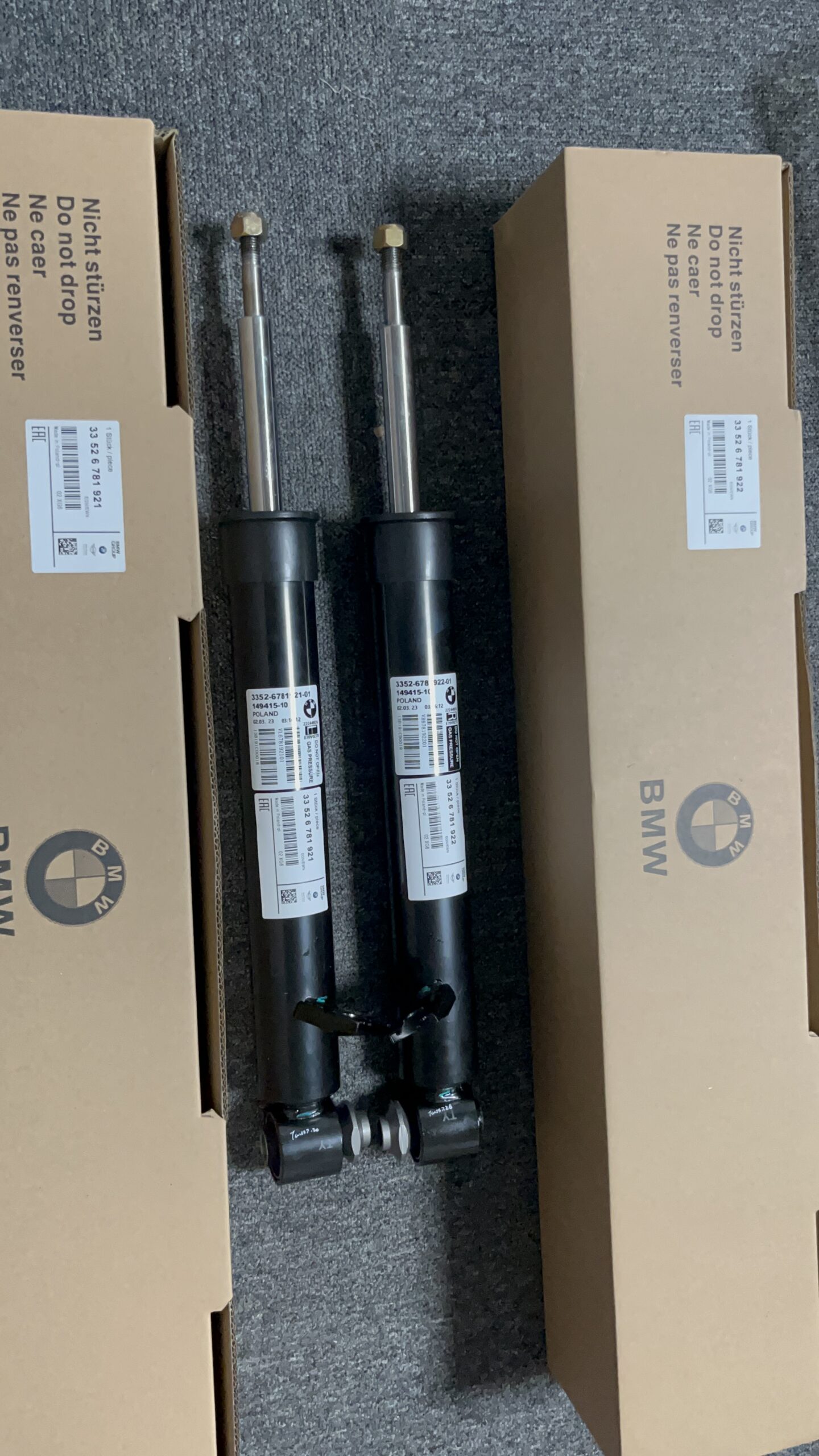 BMW  E70 E71 X5 X6 Right Rear&Left Rear Suspension Strut Shock 33526781922  33526781921 33524048554  33524048553  33526780496 33526780490 33526780489    33526778677 33526778678 - 图片 1
