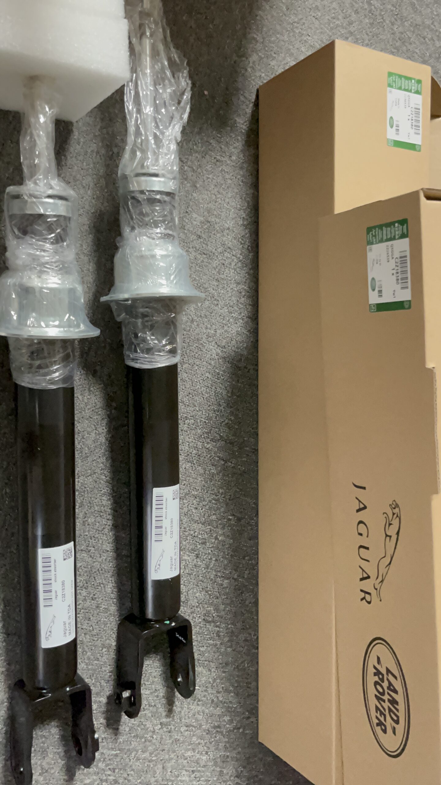 LAND ROVER JAGUAR X250 Front Shock absorber  C2Z18380  C2Z25382 C2Z5526 T2H1677 C2Z5527  C2Z26736 C2Z27763 C2Z8380 CX2318045CA  CX2318045BC - 画像 (2)