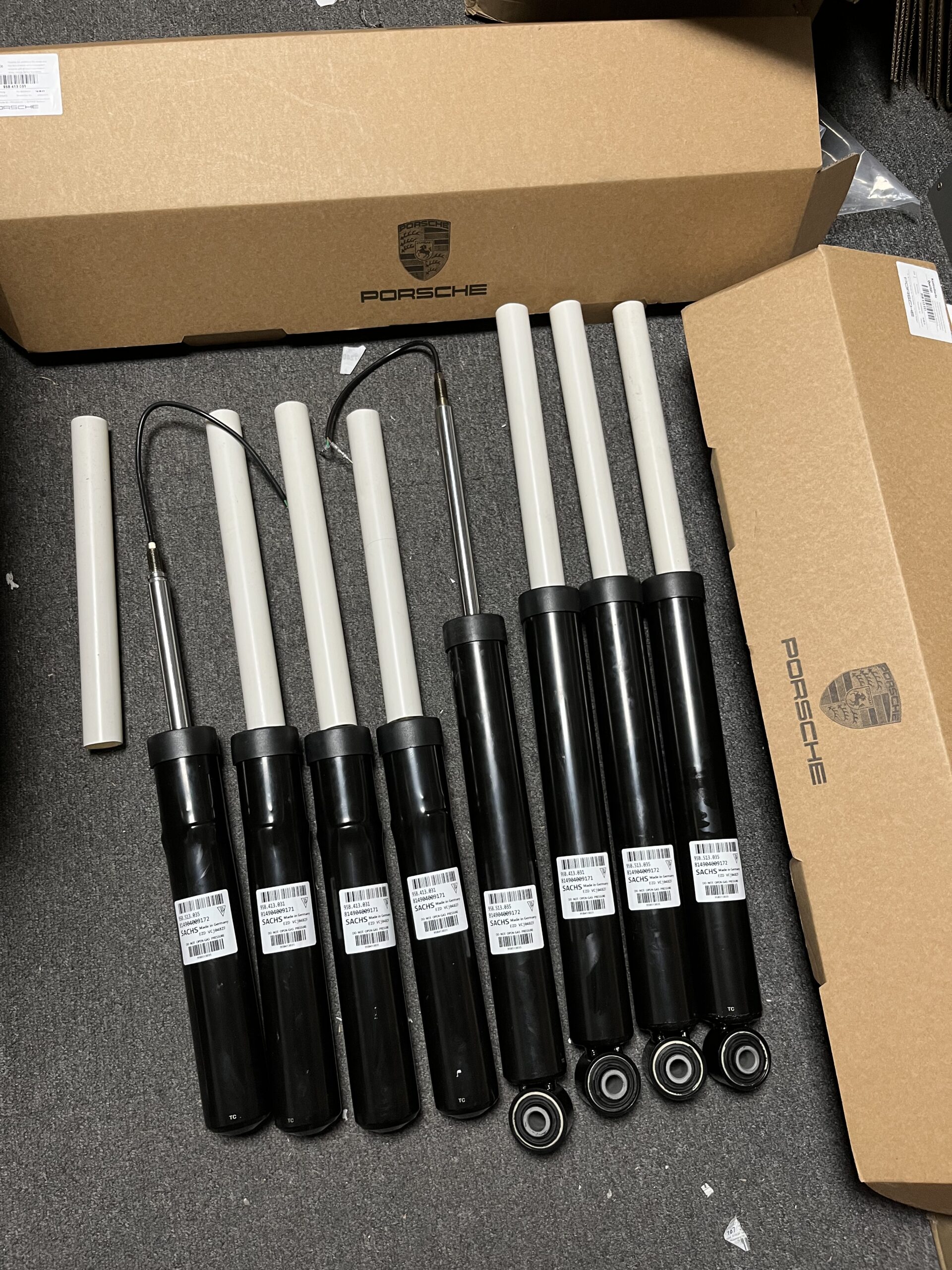 保时捷 减振器 95B413035 95B413031=95B413031A=95B413031F=95B413031R= 95B413031M= 95B413031G PORSCHE Macan Front Shock Absorber 95B413035 95B413031 95B413031A 95B413031F 95B413031R 95B413031M 95B413031G - 画像 (1)