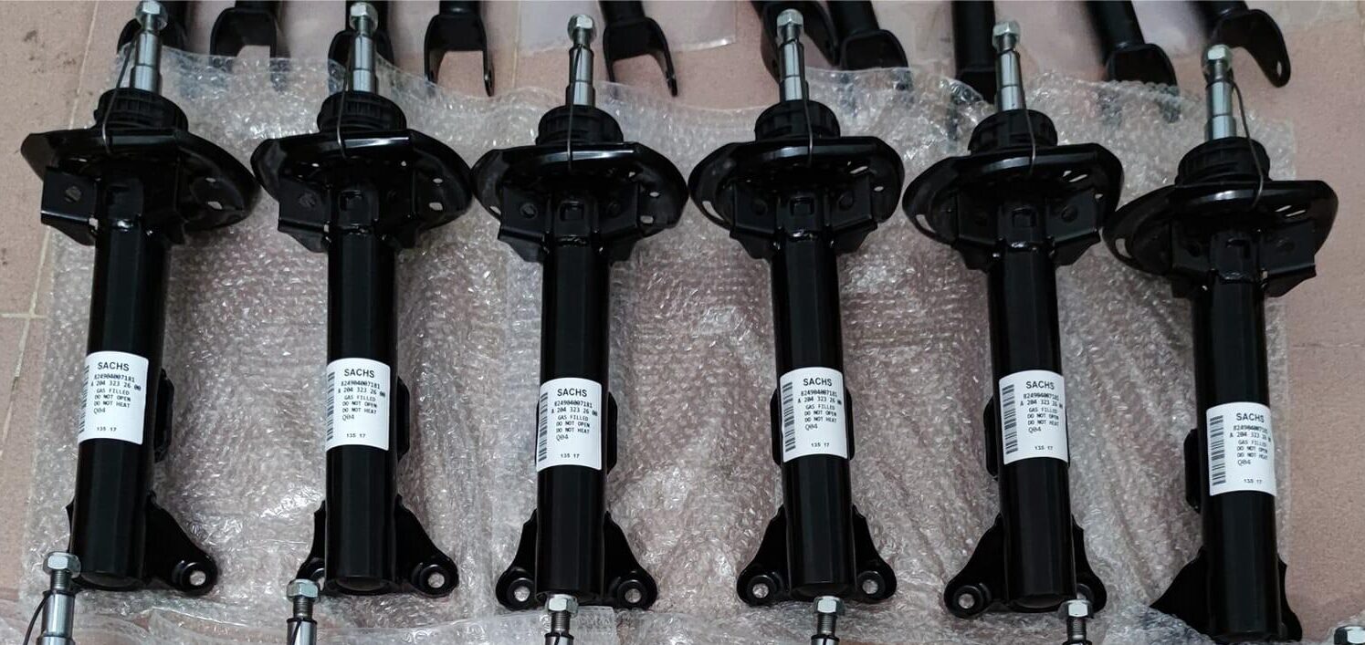 MERCEDES-BENZ W204 S204 Front Shock absorber 2043232600 2043200130 2043200666 2043200730  2043200766  2043200866 2043200966 2043201066  2043201166 2043201266 2043202068 2043202168  2043202268  2043202368 2043202468  2043202568  2043202668  2043203330  2043204830  2043206966 2043207066 2043207166  2043207266  2043207366 2043207466   2043207566   2043232400  2043232600 2043233400   2043233500 - 画像 (1)