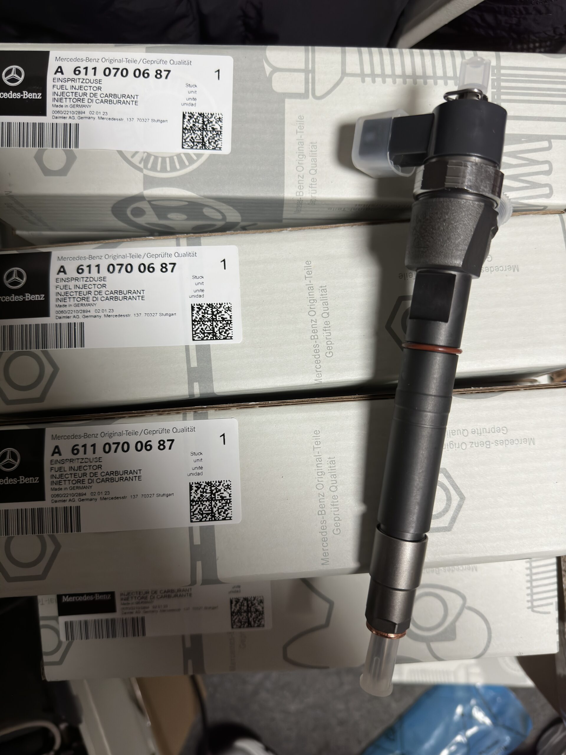 MERCEDES-BENZ W203 CL203 C209 Fuel Injector  6110700687   61107006870080 611070068780  A6110700687  A61107006870080  A611070068738 A611070068780 - Image 2