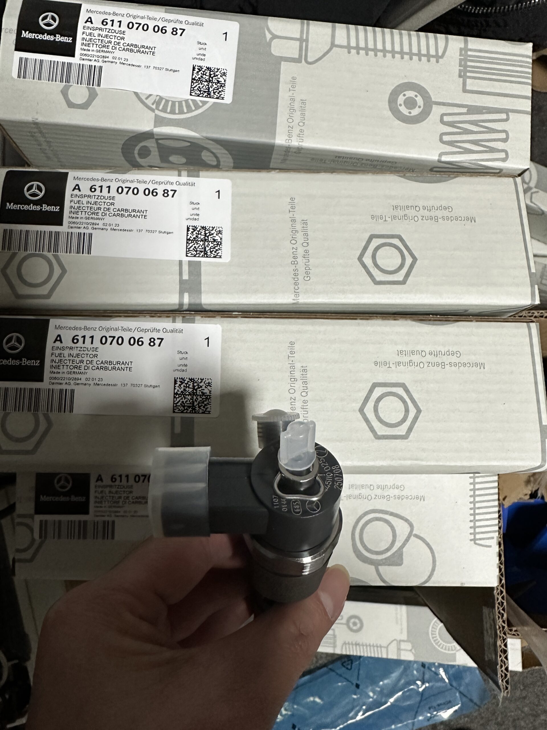 MERCEDES-BENZ W203 CL203 C209 Fuel Injector  6110700687   61107006870080 611070068780  A6110700687  A61107006870080  A611070068738 A611070068780 - Image 3