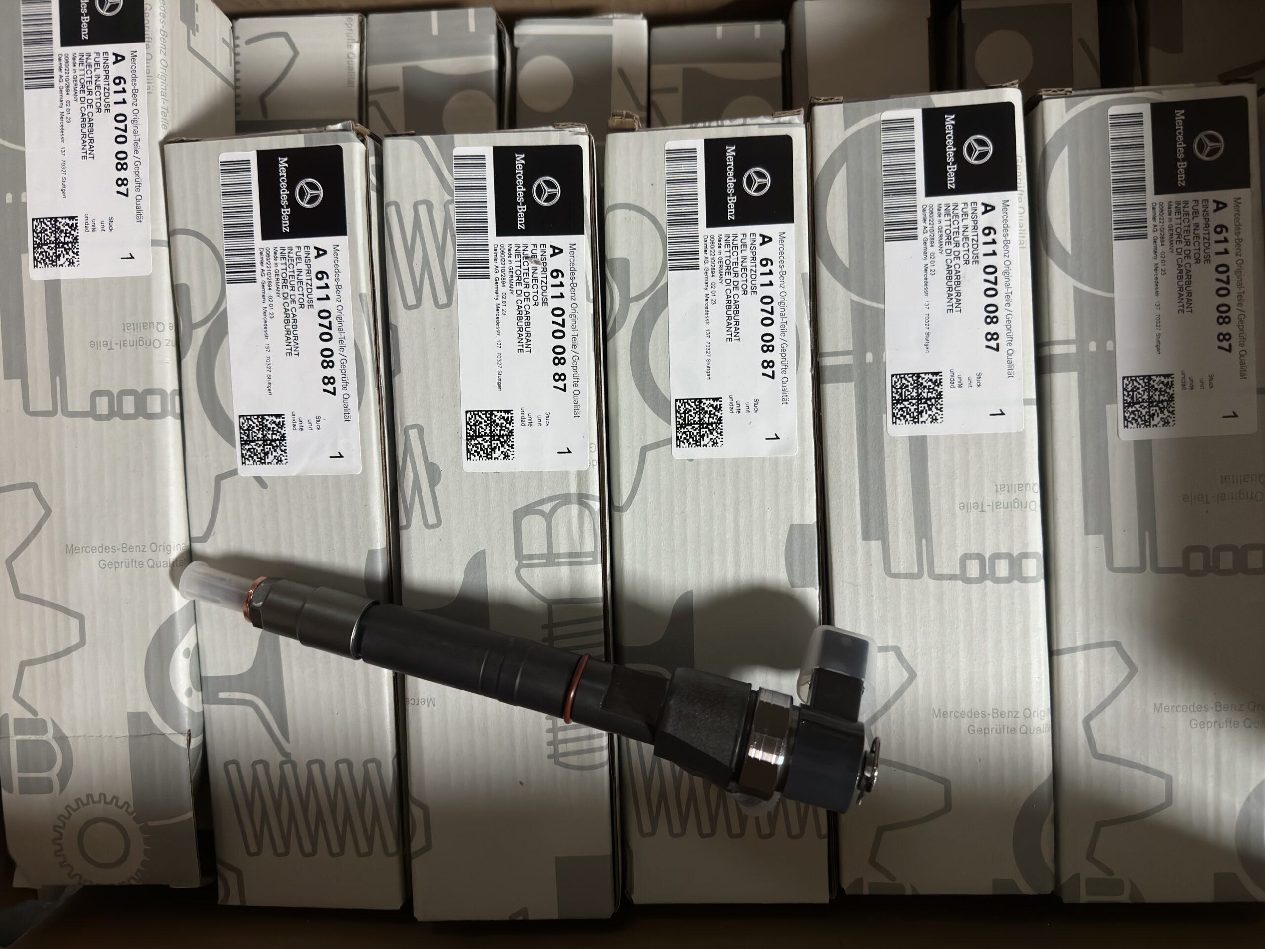 MERCEDES-BENZ Sprinter Vito V-Class Diesel Fuel Injector  6110700887 6110701287  A6110700887 A6110701287  BOSCH 0445110069 0445110105  0986435045 0445110106 - Image 3