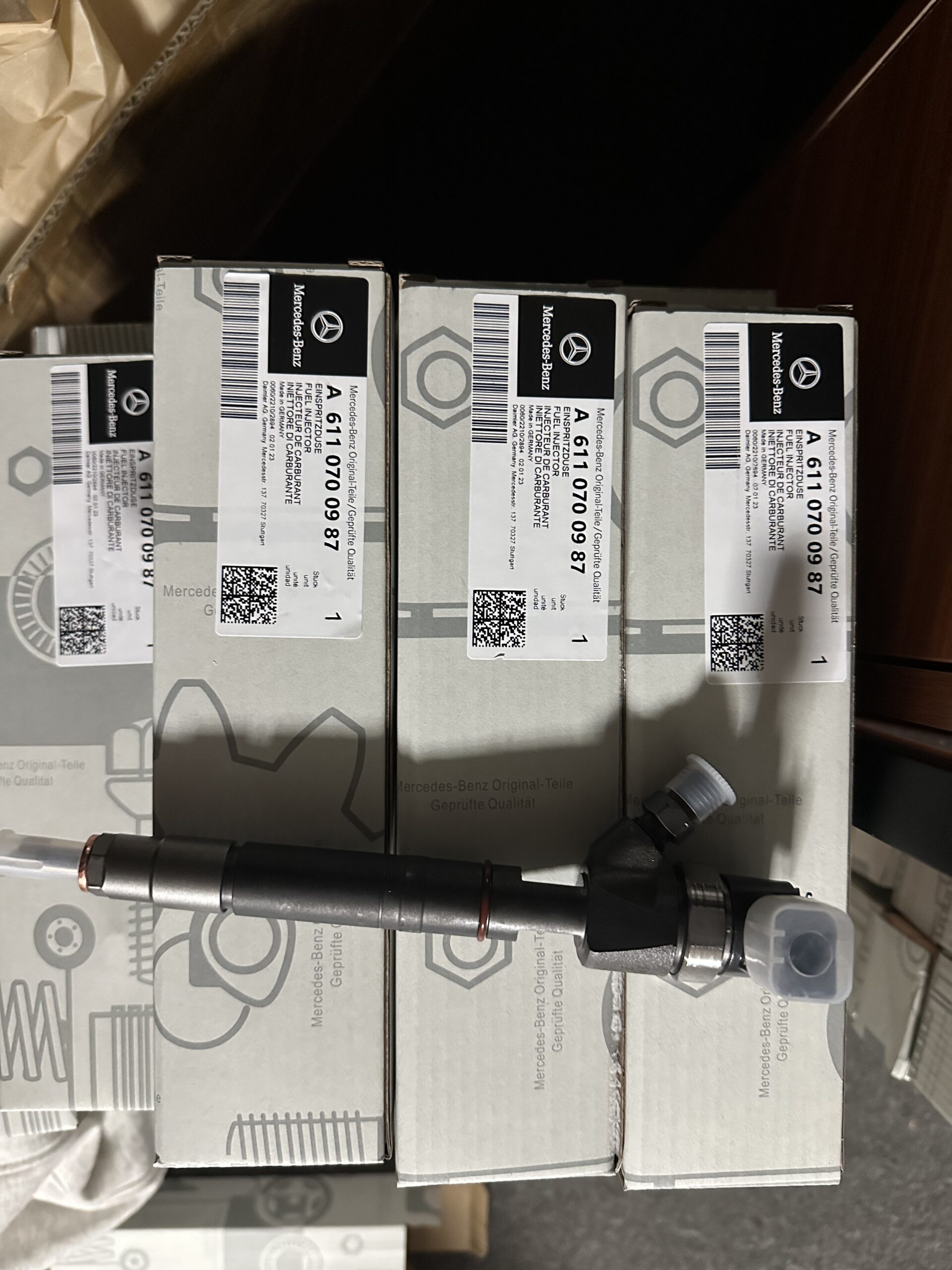 MERCEDES-BENZ  W203 W210 CL203 Fuel Injector  6110700987  6110701387  A6110700987 A6110701387 - Image 2