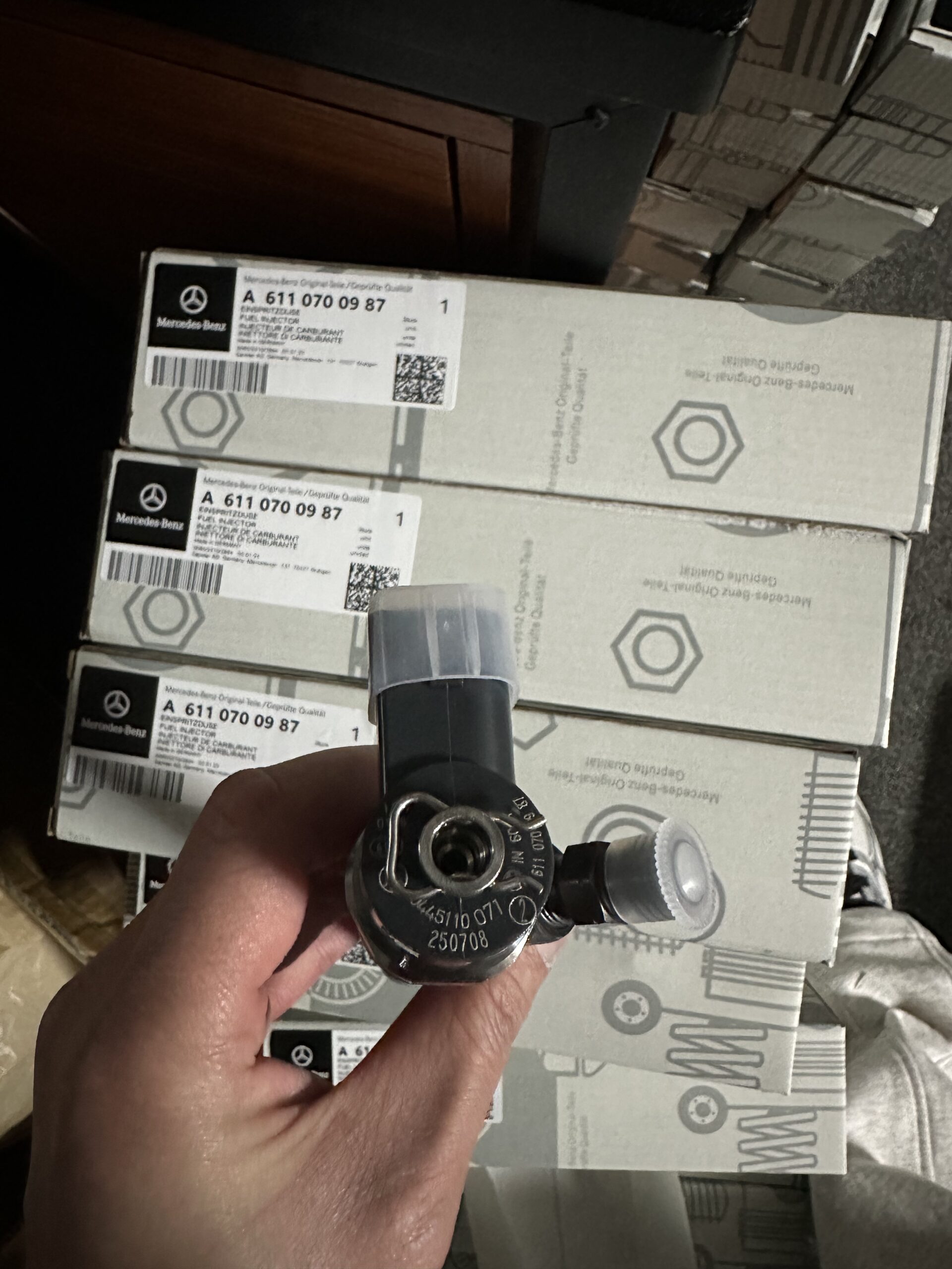 MERCEDES-BENZ  W203 W210 CL203 Fuel Injector  6110700987  6110701387  A6110700987 A6110701387 - Image 4