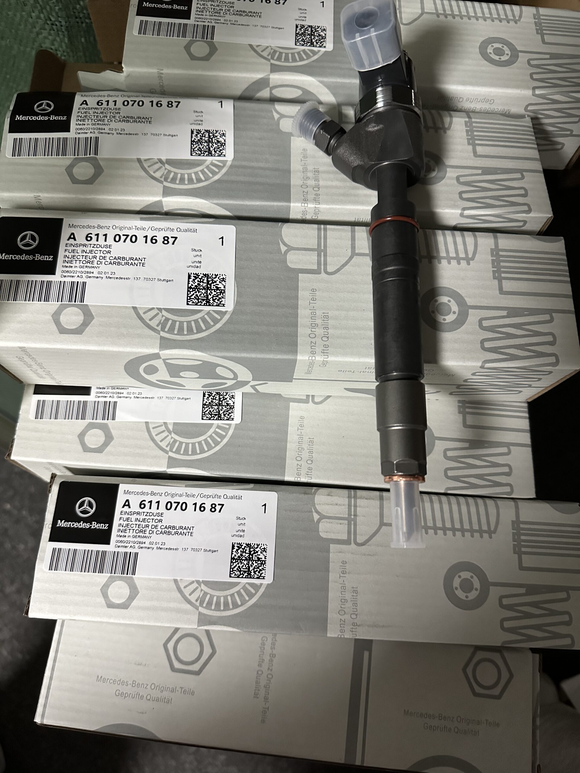 MERCEDES-BENZ box truck 901 902 Fuel Injector 6110701687  6110701487  611070168706  A6110701487 A6110701687  A611070168706 BOSCH 0445110108 - 画像 (2)