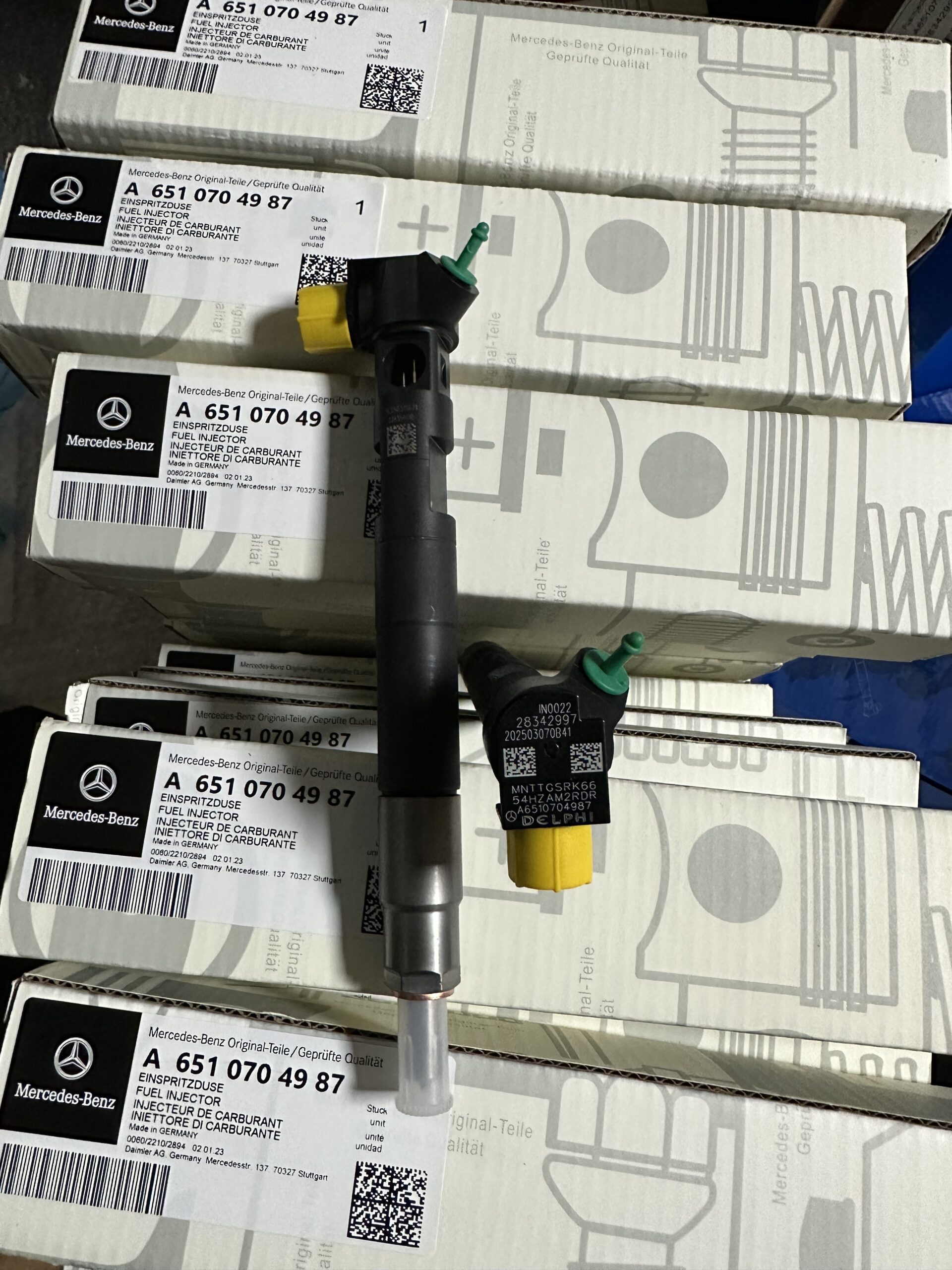 MERCEDES-BENZ W204 W212 W639 Diesel Fuel Injector 6510700587 6510704987 A651 070 0587 - Image 1