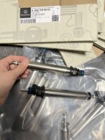 MERCEDES-BENZ W176  W205 X166  W213 Fuel Injector  2560700187  2780700687  A2560700187 A2780700687 BOSCH 0261500065  0261500066 0261500396 - Image 2