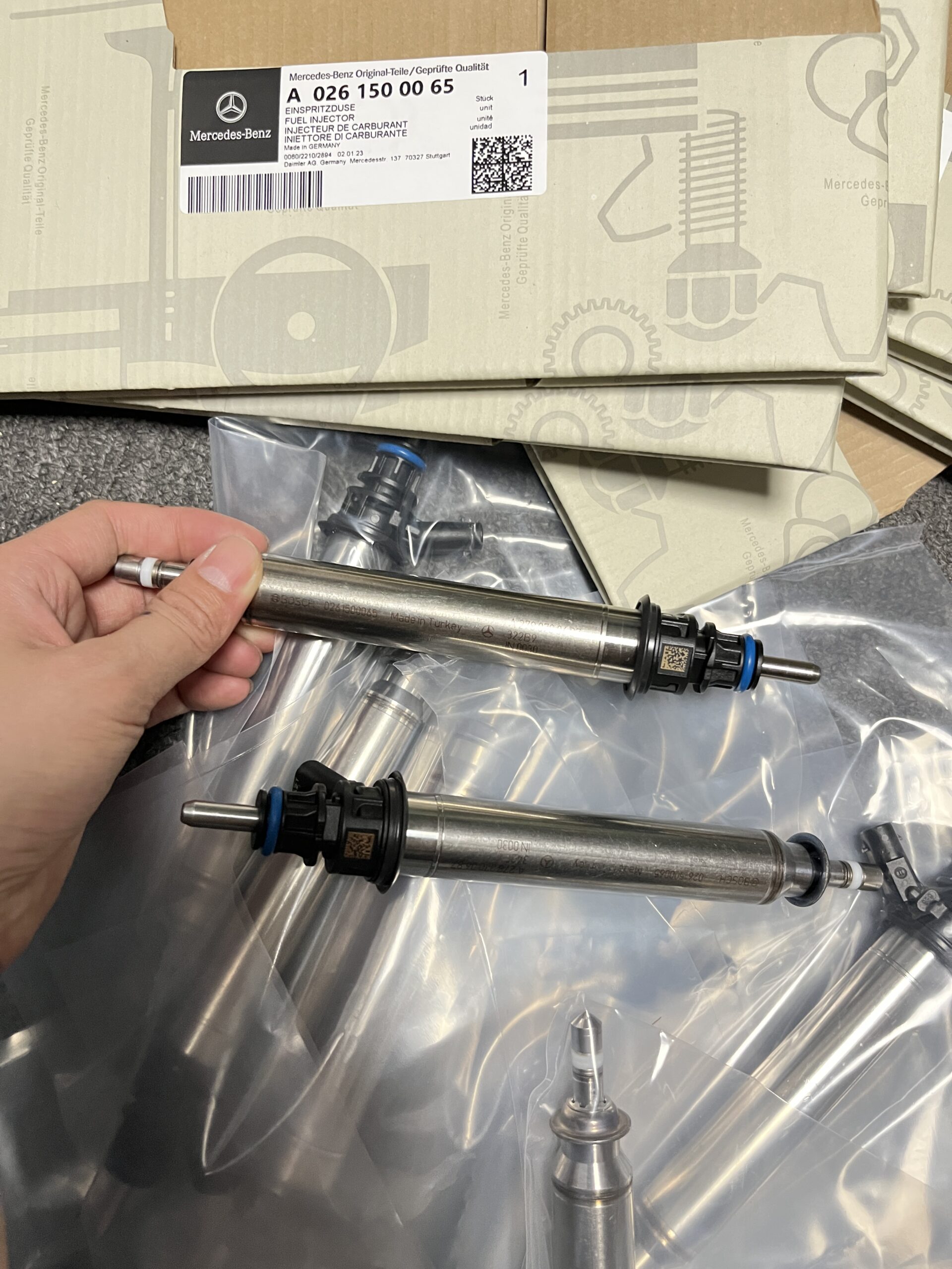 MERCEDES-BENZ W176  W205 X166  W213 Fuel Injector  2560700187  2780700687  A2560700187 A2780700687 BOSCH 0261500065  0261500066 0261500396 - Image 2