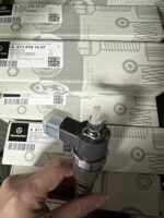 MERCEDES-BENZ box truck 901 902 Fuel Injector 6110701687  6110701487  611070168706  A6110701487 A6110701687  A611070168706 BOSCH 0445110108 - 画像 (6)