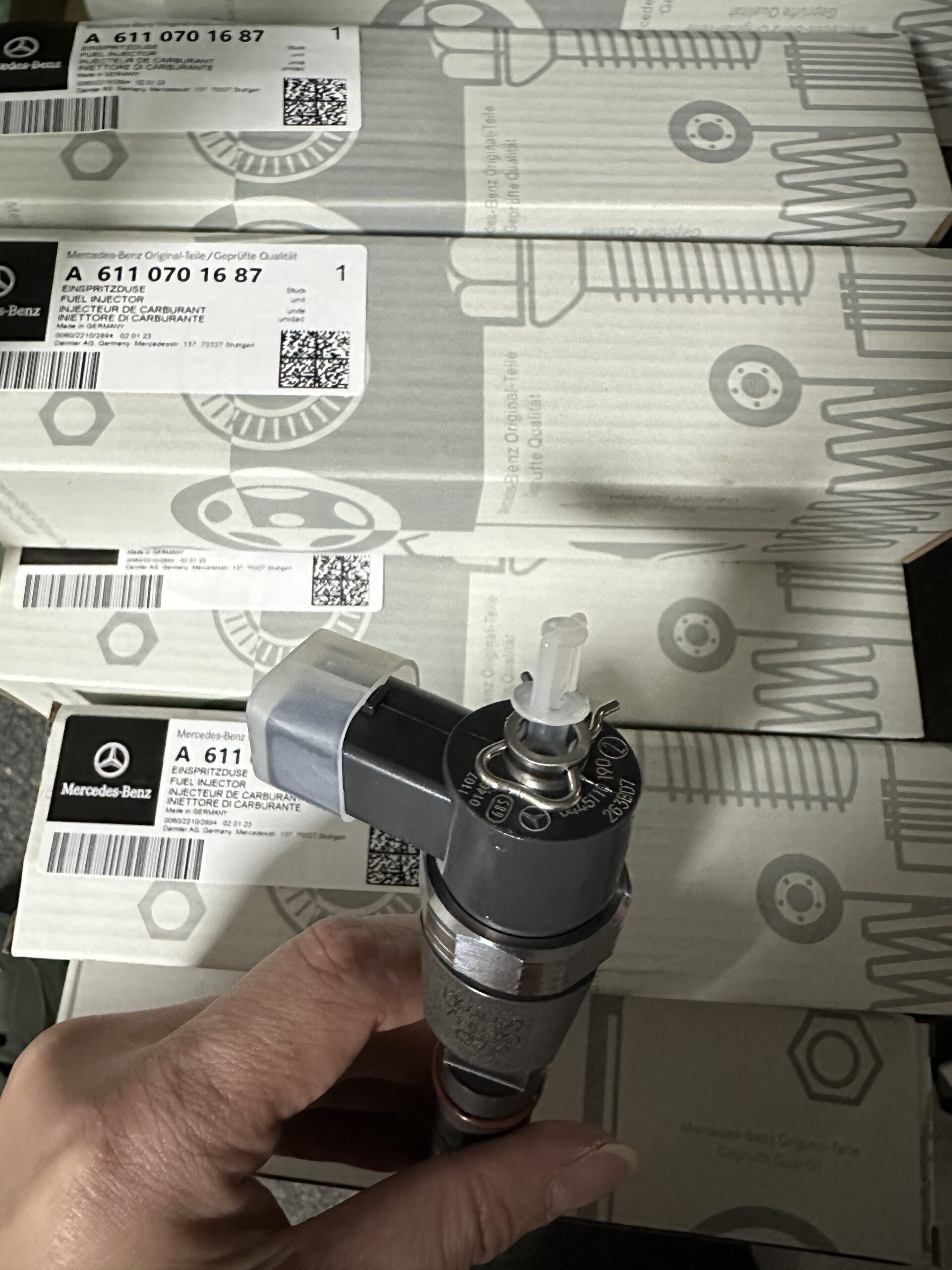 MERCEDES-BENZ box truck 901 902 Fuel Injector 6110701687  6110701487  611070168706  A6110701487 A6110701687  A611070168706 BOSCH 0445110108 - 画像 (6)