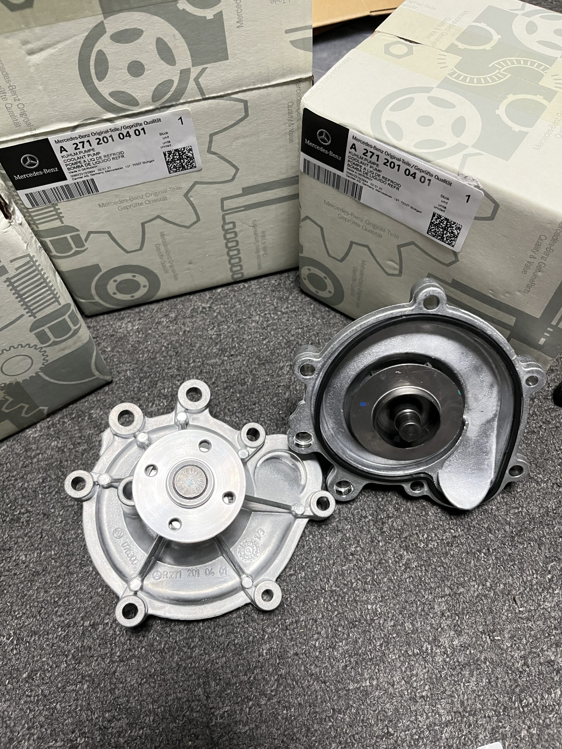 Mercedes-Benz  W204 water pump 2712010401 A2712001001 - Image 1