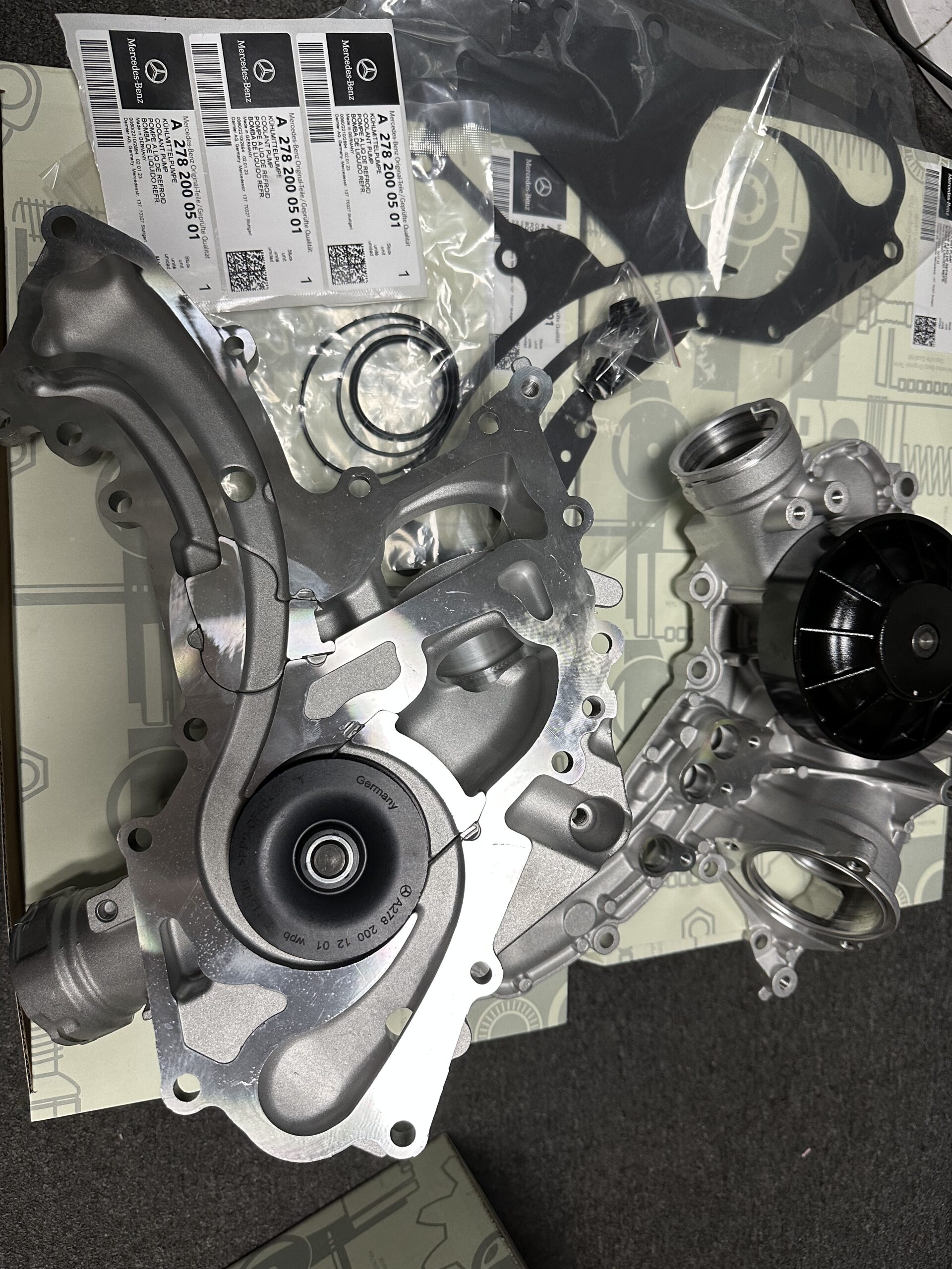 MERCEDES-BENZ C218 W212  W221  Engine Water Pump 2782000501 2782000007 2782000701 2782001201 - Image 1