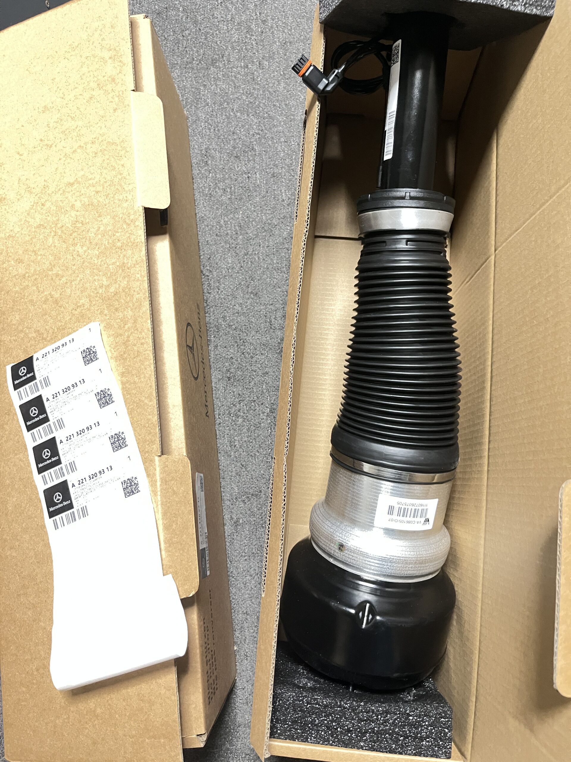 MERCEDES-BENZ W221 Front Left or Right Air Suspension Strut  2213203513 2213204613  2213204913 2213205113 2213207313 2213207413 2213209113 2213209213 2213209313 - Image 4