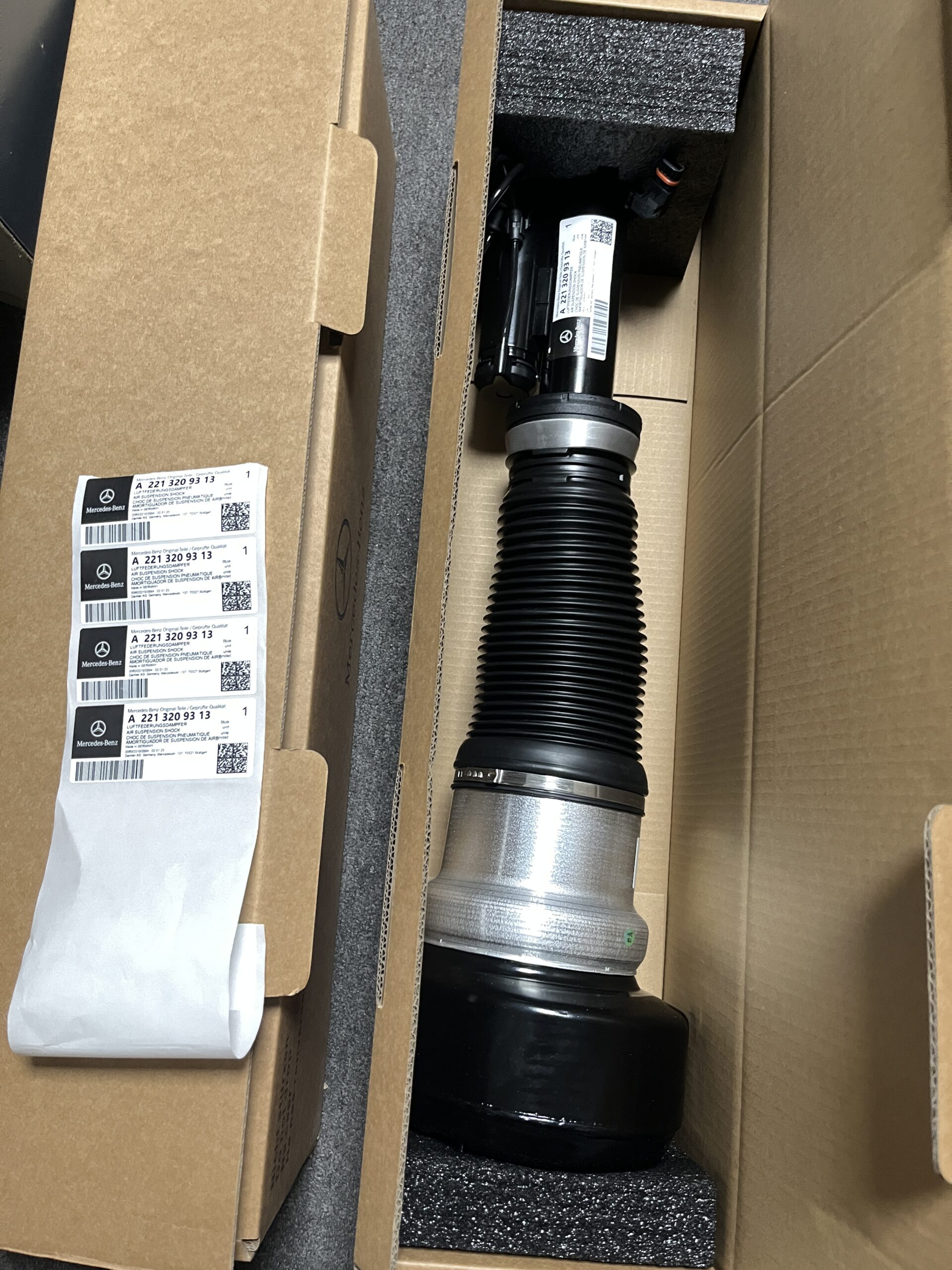 MERCEDES-BENZ W221 Front Left or Right Air Suspension Strut  2213203513 2213204613  2213204913 2213205113 2213207313 2213207413 2213209113 2213209213 2213209313 - Image 1