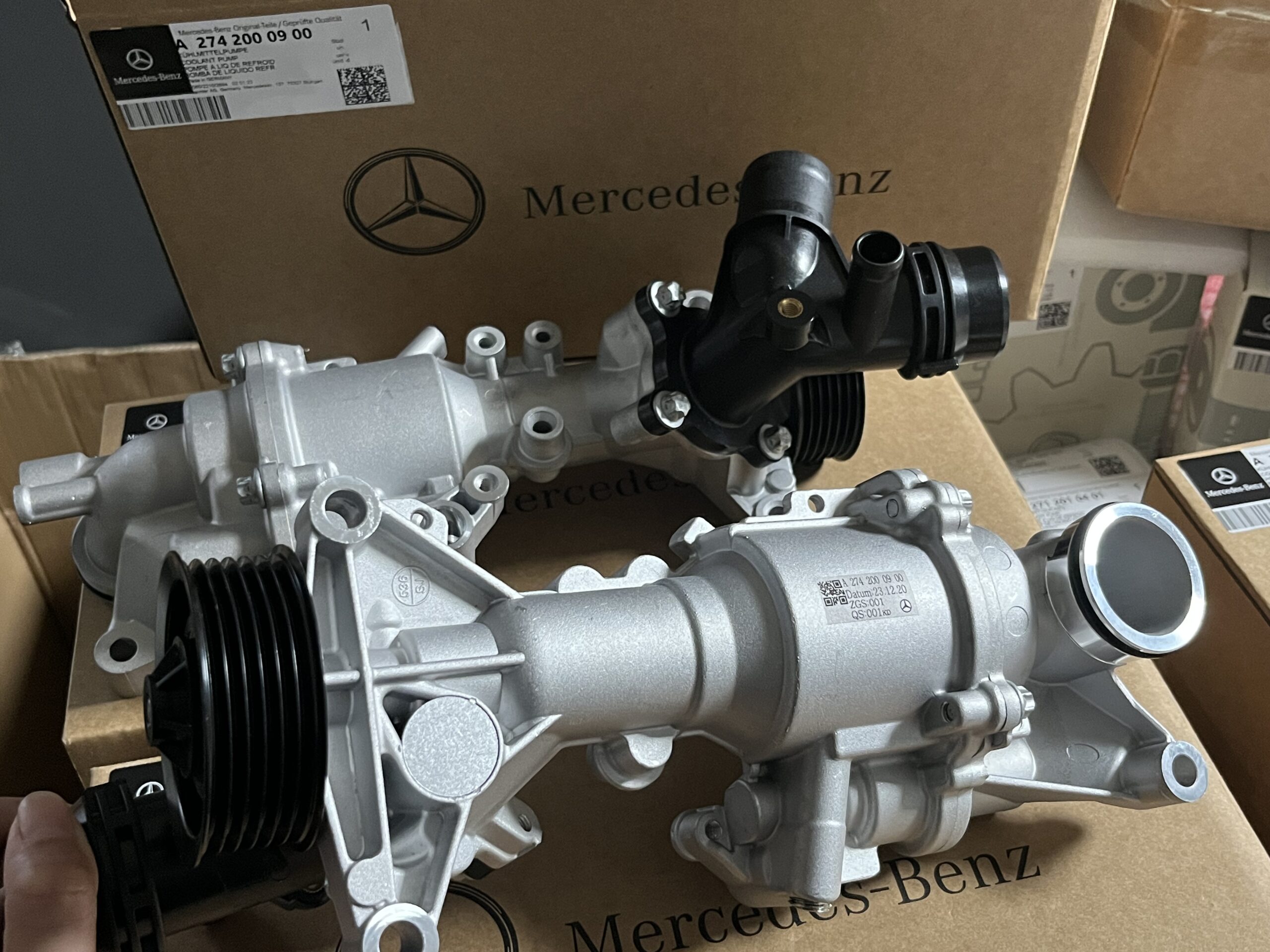 MERCEDES-BENZ Engine Cooling Water Pump 2742000307 2742000900 - 图片 1