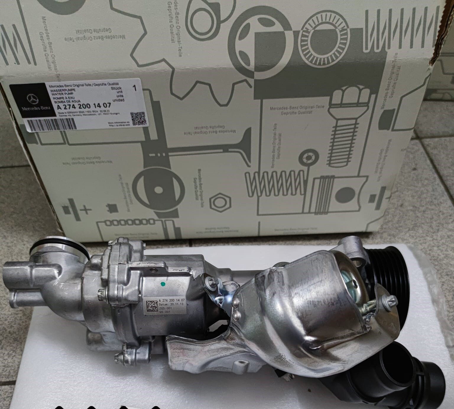 MERCEDES-BENZ  W205 W204 Engine Water Pump   2742001407 2742000301  2742000601  2742000800 - Image 1
