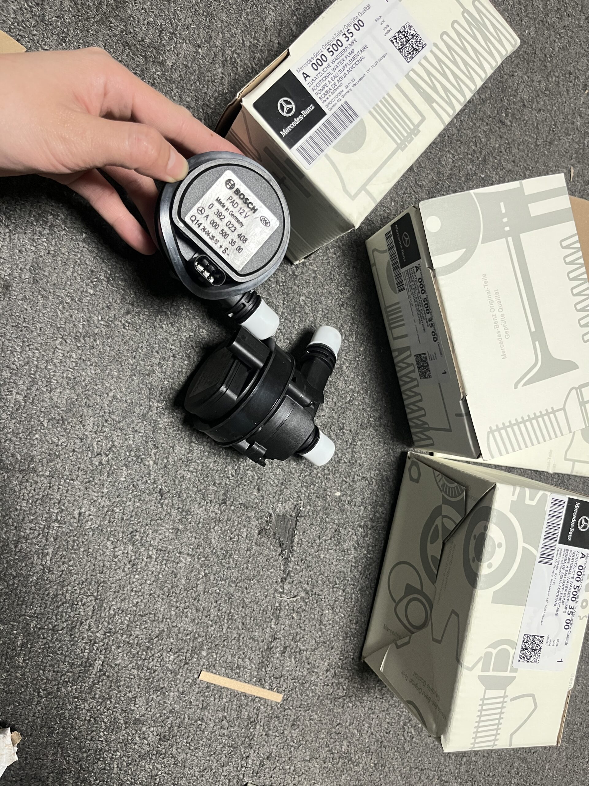 MERCEDES-BENZ W222 W213 W205  Auxiliary Water Pump 0005001486 - 图片 1