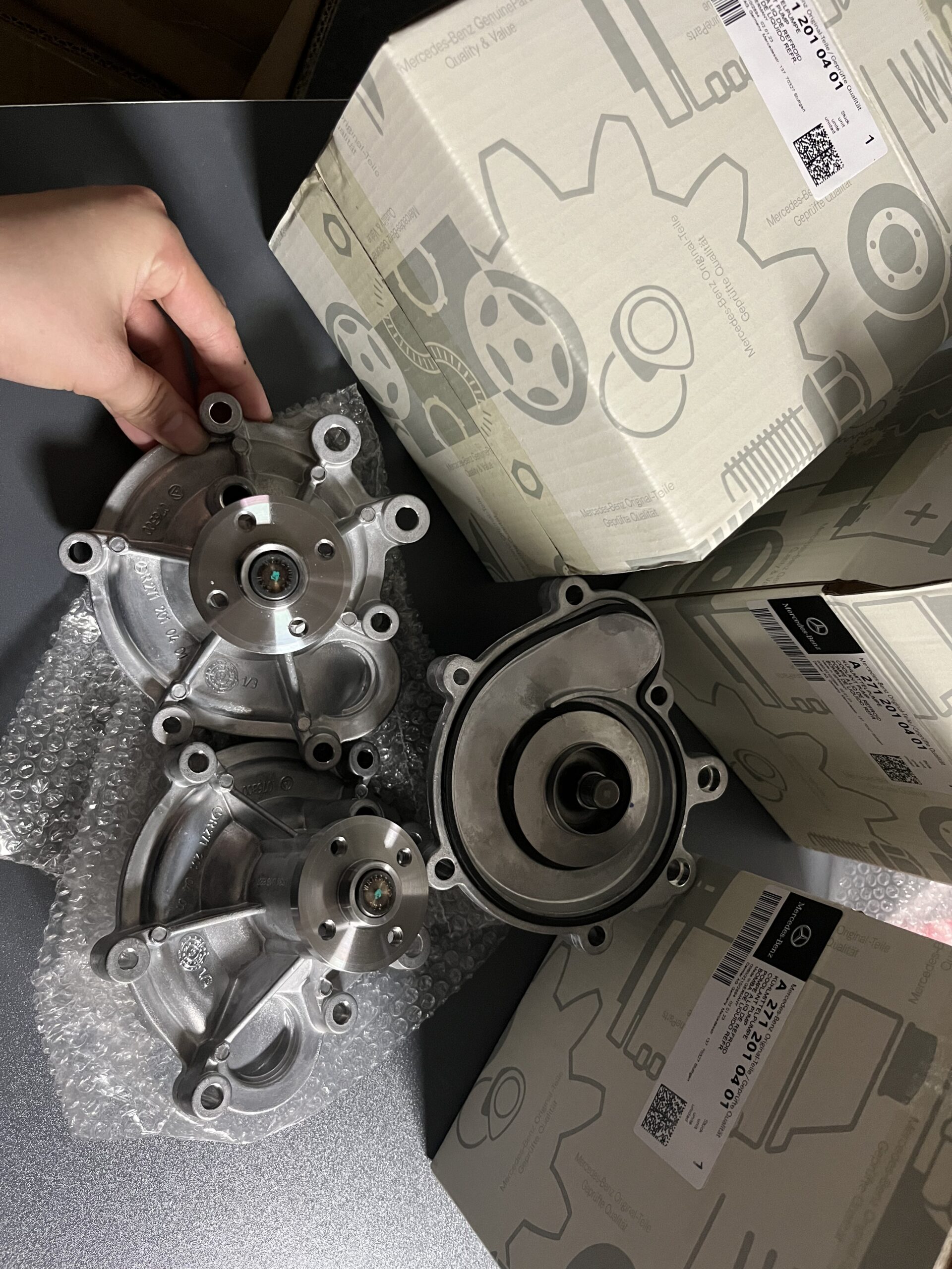 Mercedes-Benz  W204 water pump 2712010401 A2712001001 - Image 2