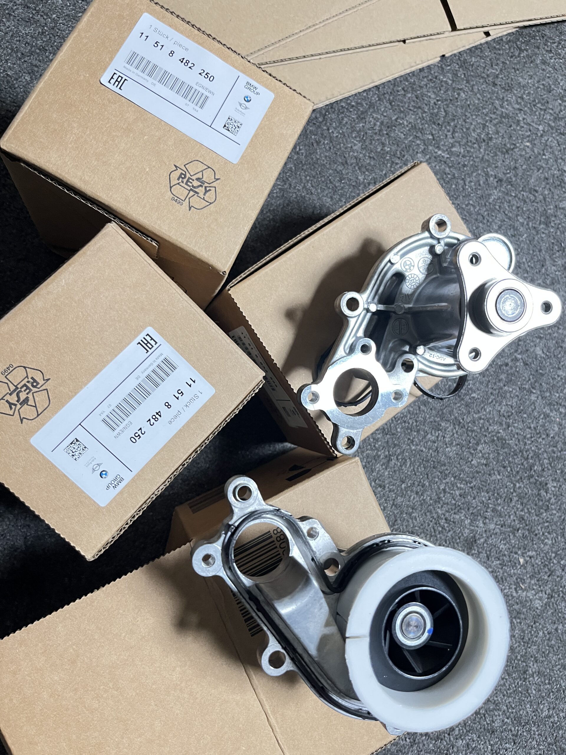 BMW G20 G32 G02 G01 G30 Water Pump 11518482250 11518650988 - 画像 (1)