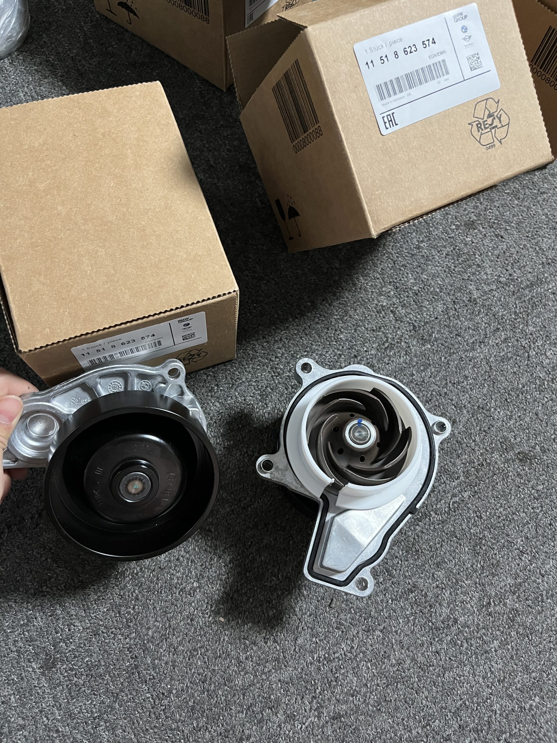 BMW F45 F48 Water Pump 11518623574 11518623576 11518601366 - 图片 1