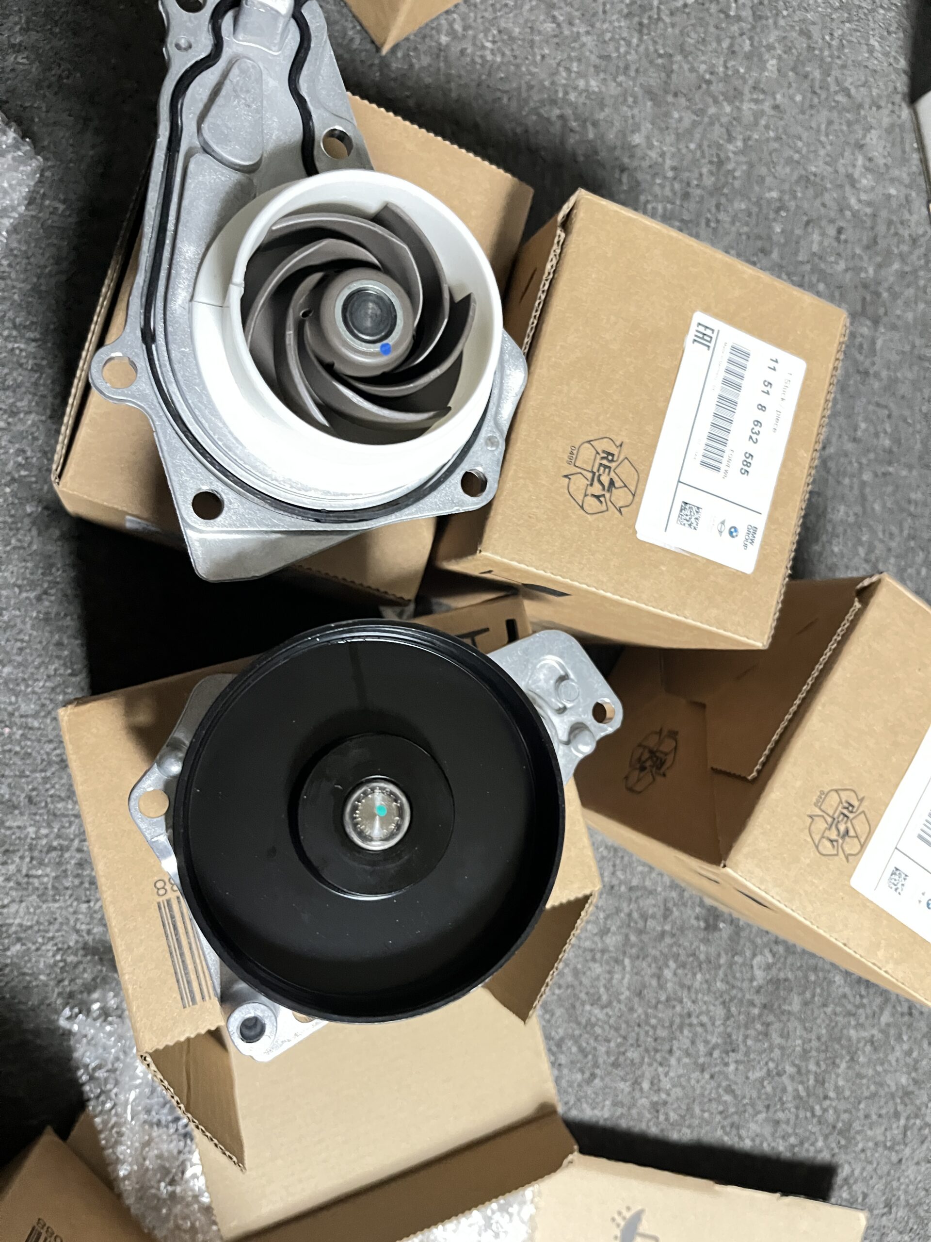 BMW F22 F3 G30 G12 G01 G02 Water Pump  11518632585 11517643067 - Image 1