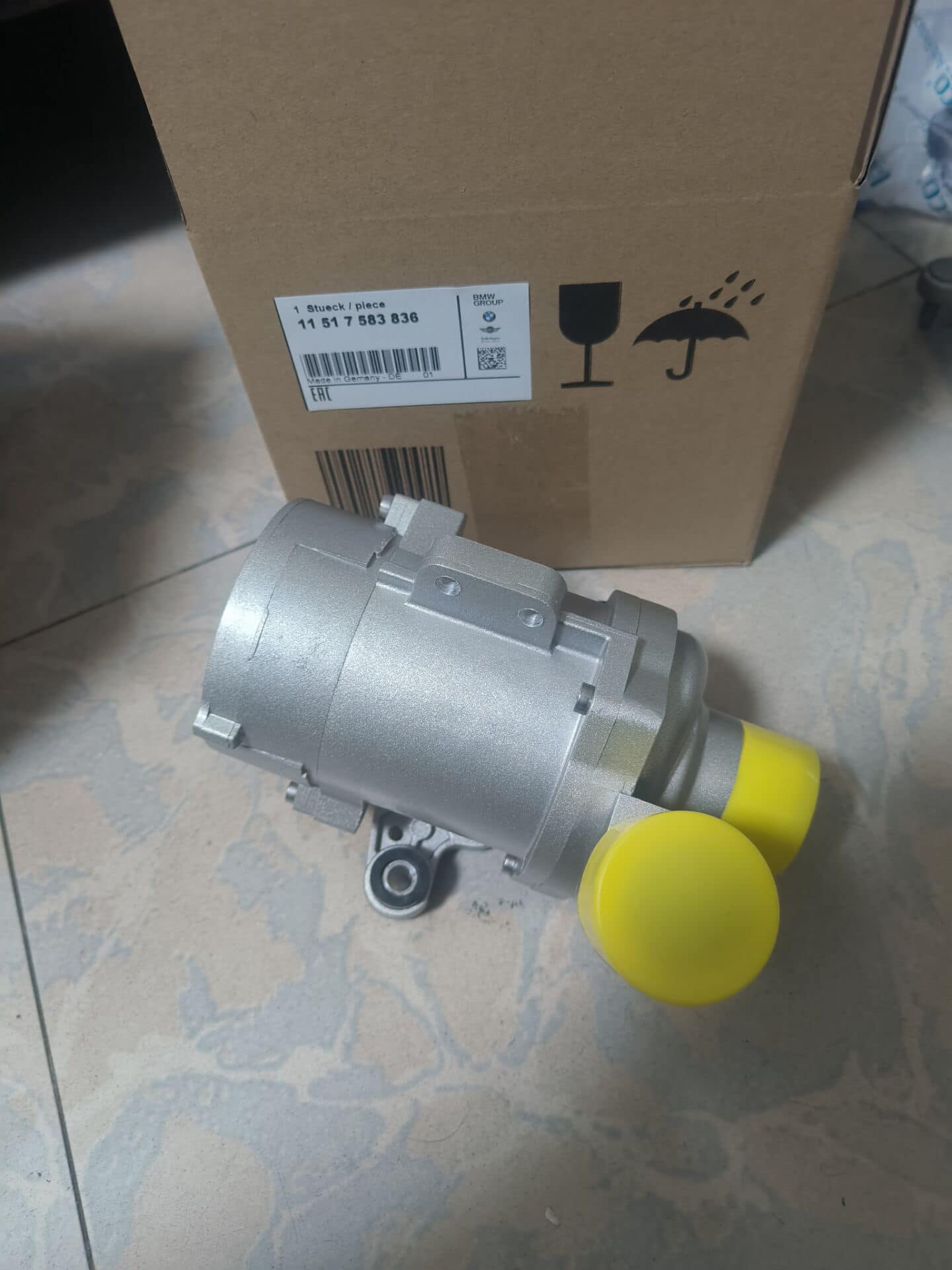 BMW F10 F25 F01 Water Pump  11517583836  11518635092 - Image 4