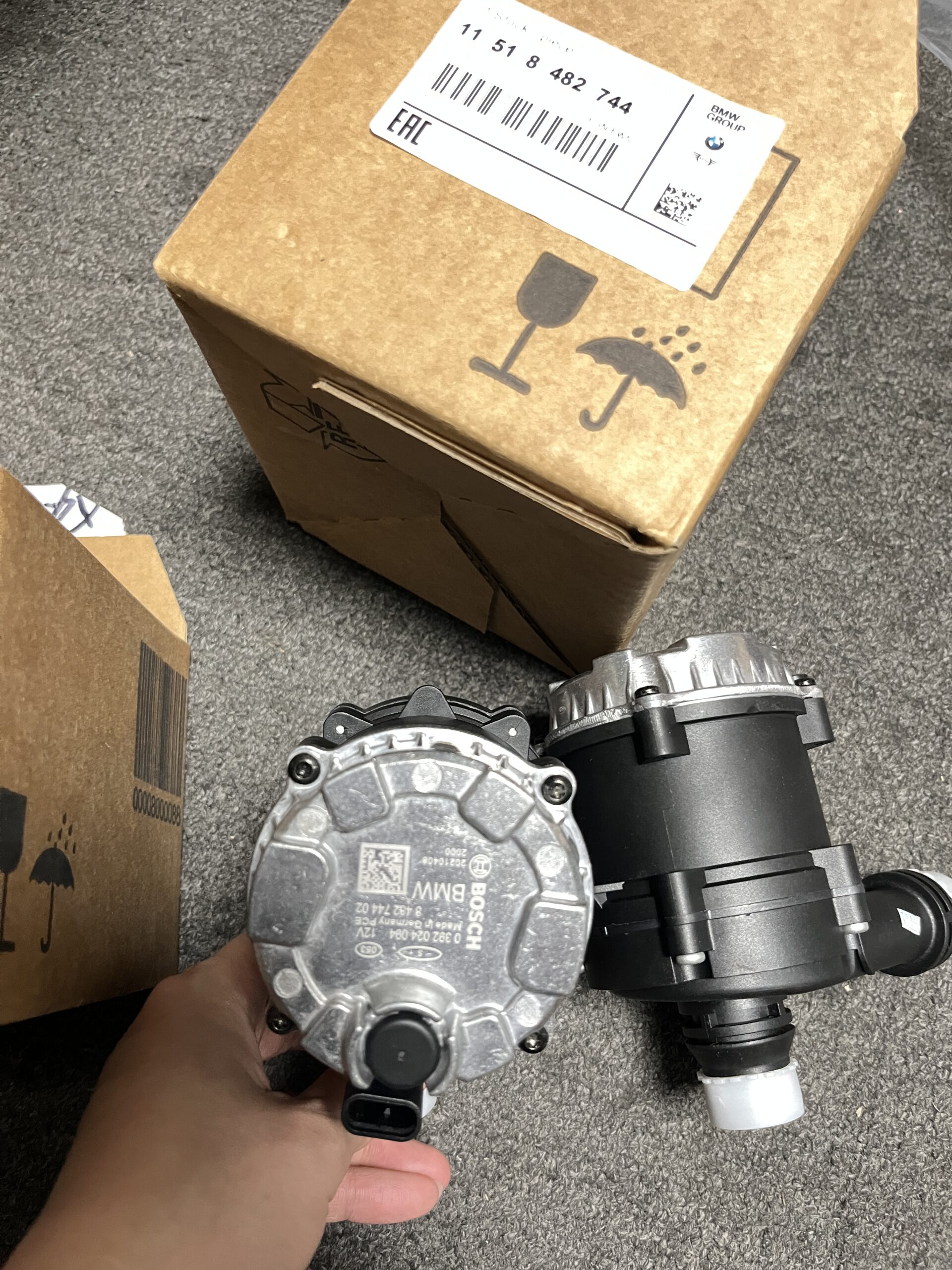 BMW G11 G12 G30 Auxiliary Water Pump  11518482744  11518637952 - 画像 (1)