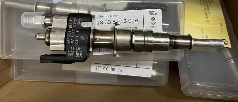BMW  E88 E93 E70  Fuel Injector  13537585261  13537537317 13537565138 13537625714  13538616079 - 画像 (2)