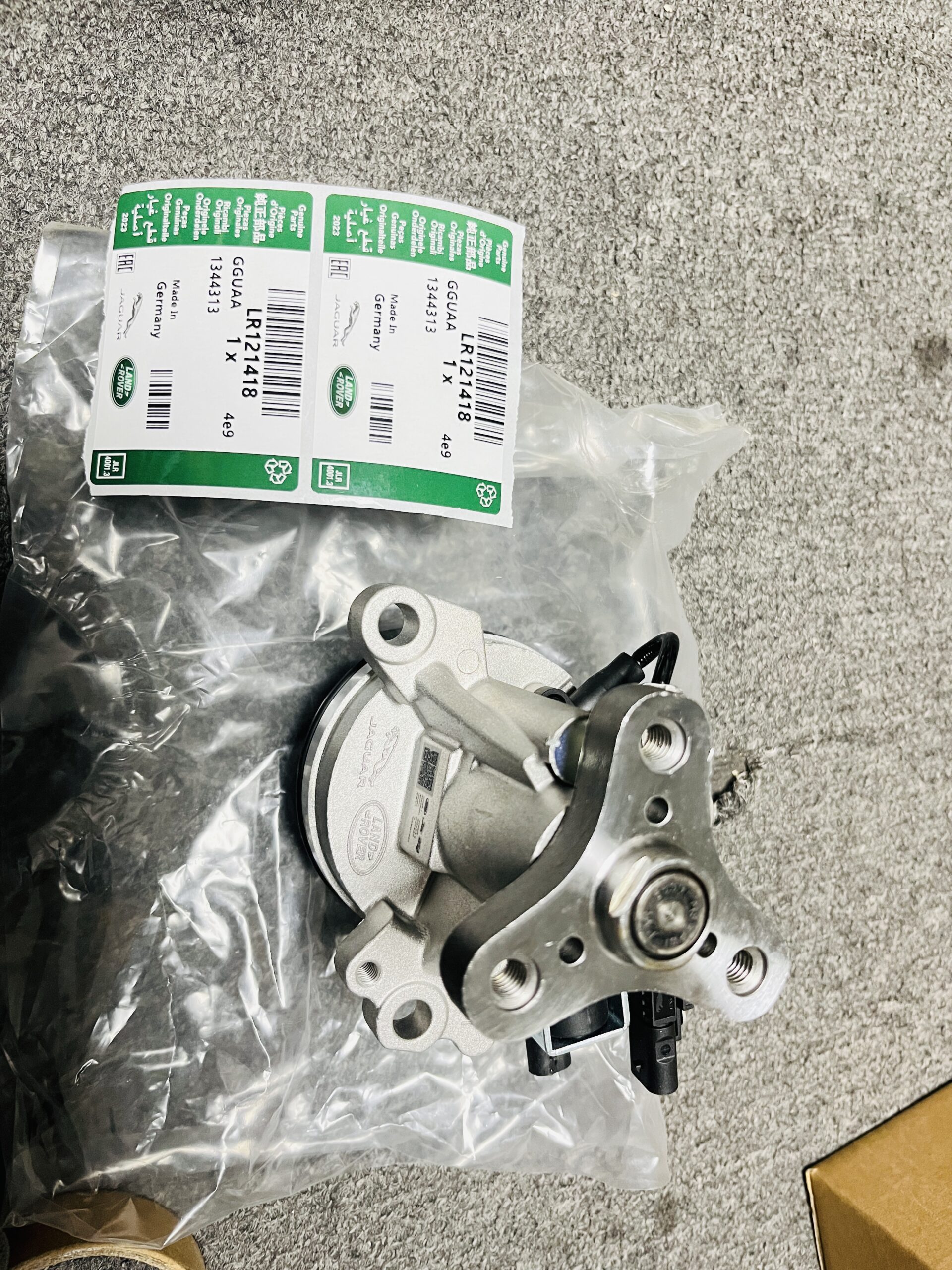 Land Rover Defender 110 Defender 90 Discovery Range Rover Range Rover Sport Velar Water Pump LR121418=T4A41037 - Image 4
