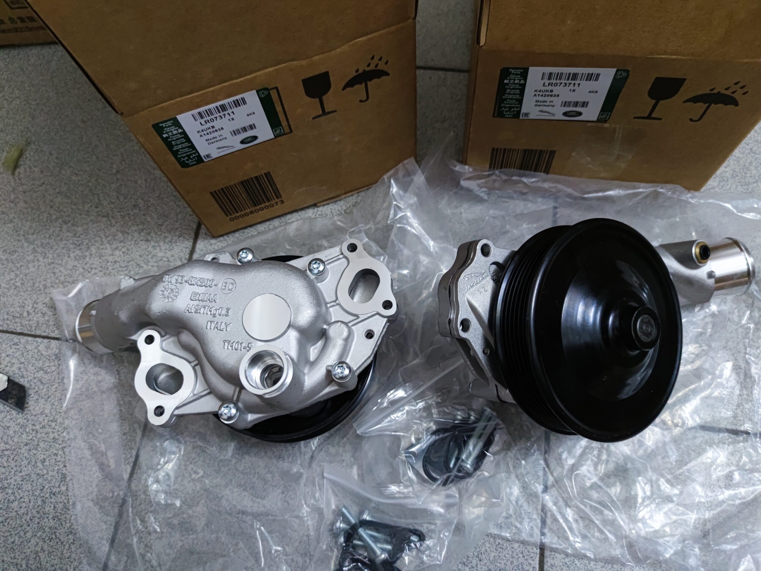 Rover Range Rover Sport V8 5.0L LR4 Water Pump LR073711  LR010801  LR029412 L LR033993  LR049369 LR055239  LR065486 LR068999 LR072642  LR073711  LR097165 LR097165 - 画像 (1)