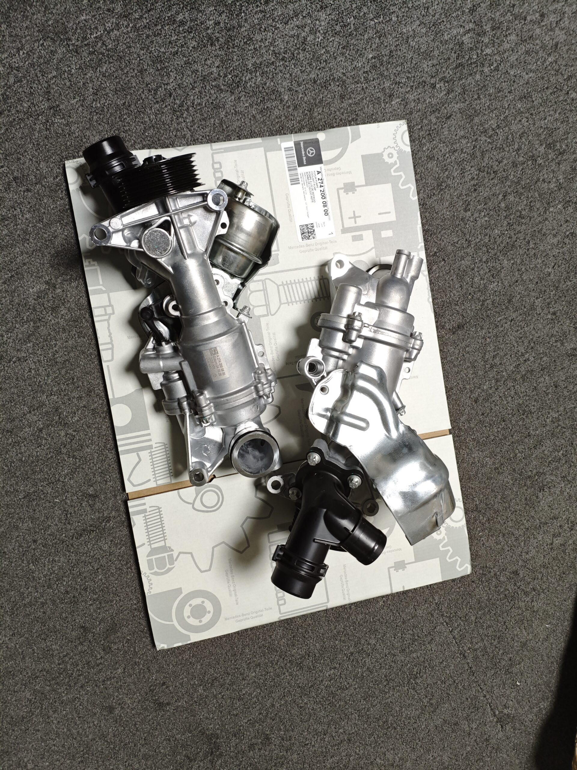 1bbec57a99852059d5b56eda02751da A2742000800 A2742001407 A2742000301 A2742000601 MERCEDES-BENZ W205 W204 W212 Water Pump 2742000800 2742001407 2742000301 2742000601 - 图片 1