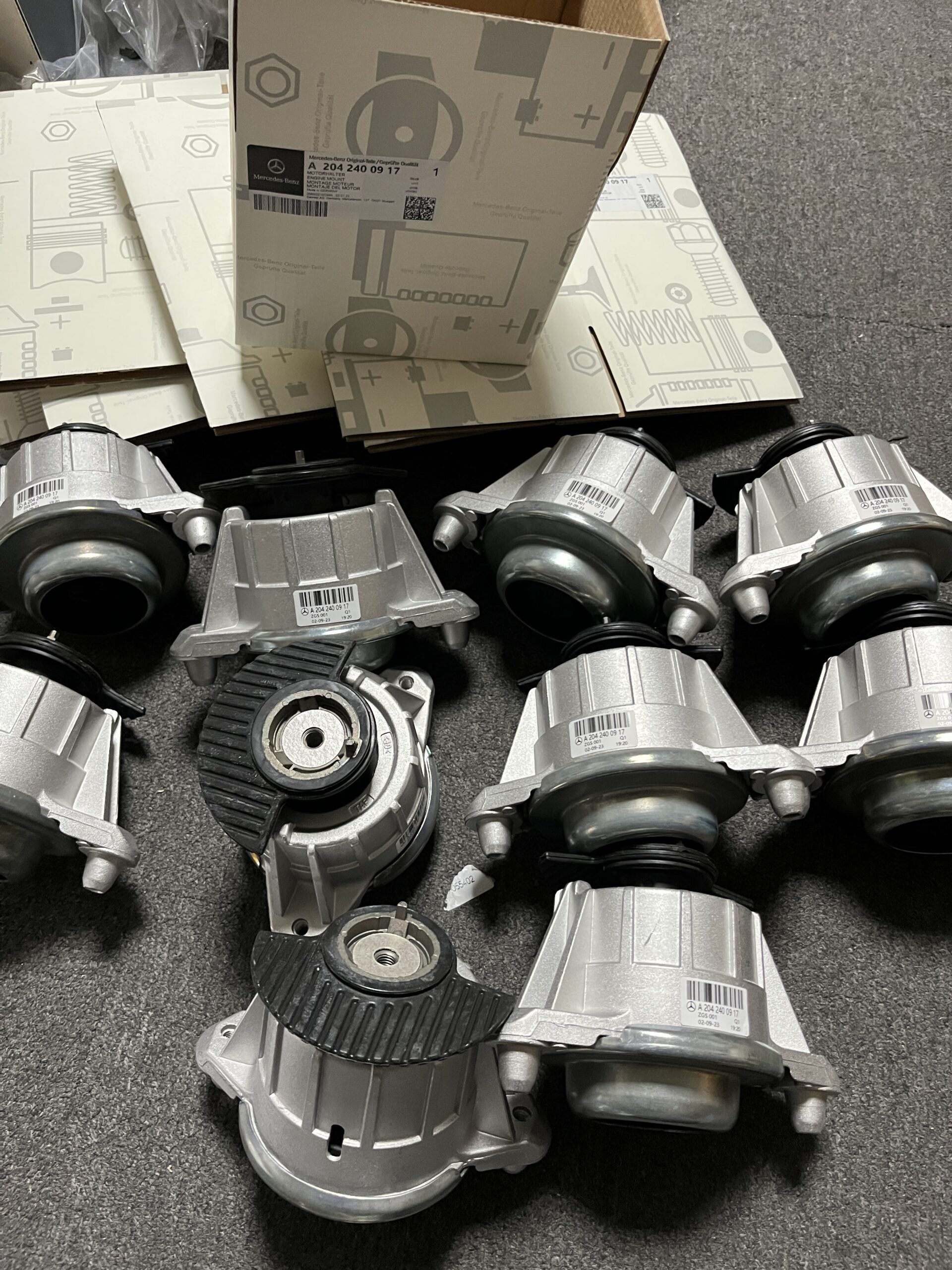 Mercedes-Benz   W204   W212   Engine Mount   2042400917   2042404317   2042400117   2042404217   Front - 图片 1