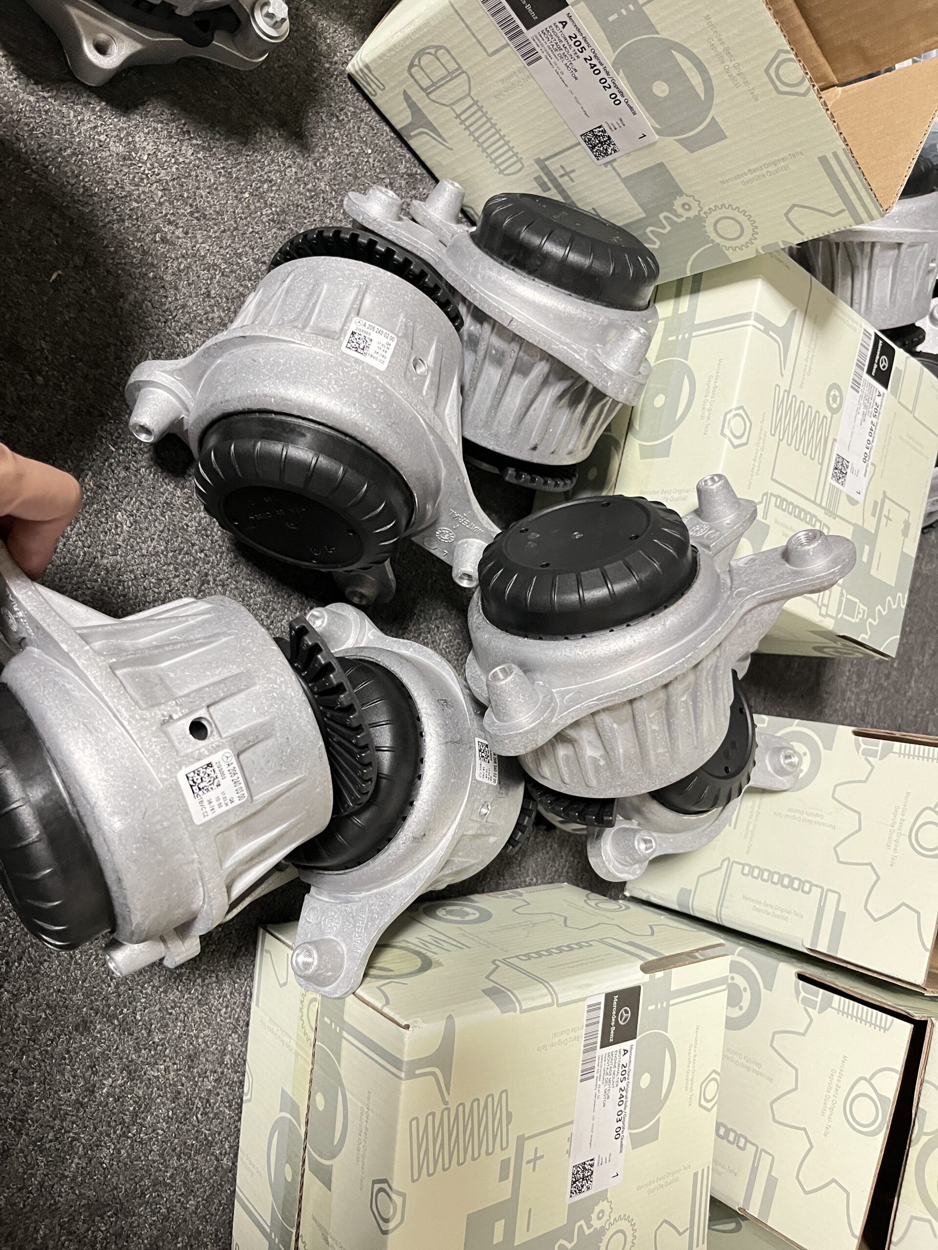 Mercedes-Benz   W205   C238   Engine Mount   2052400300   2052406317   Right   2052400200   2052406217   Left - 图片 1